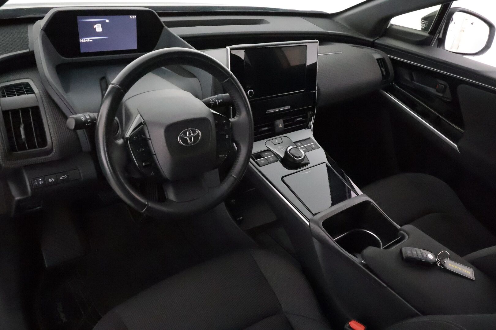 Toyota bZ4X 2023 Active * ACC / Peruutuskamera / Kaistavahti / Digimittaristo / KeylessGO* - SoH 91.3% / Suomi-auto / 2x Latauskaapelit