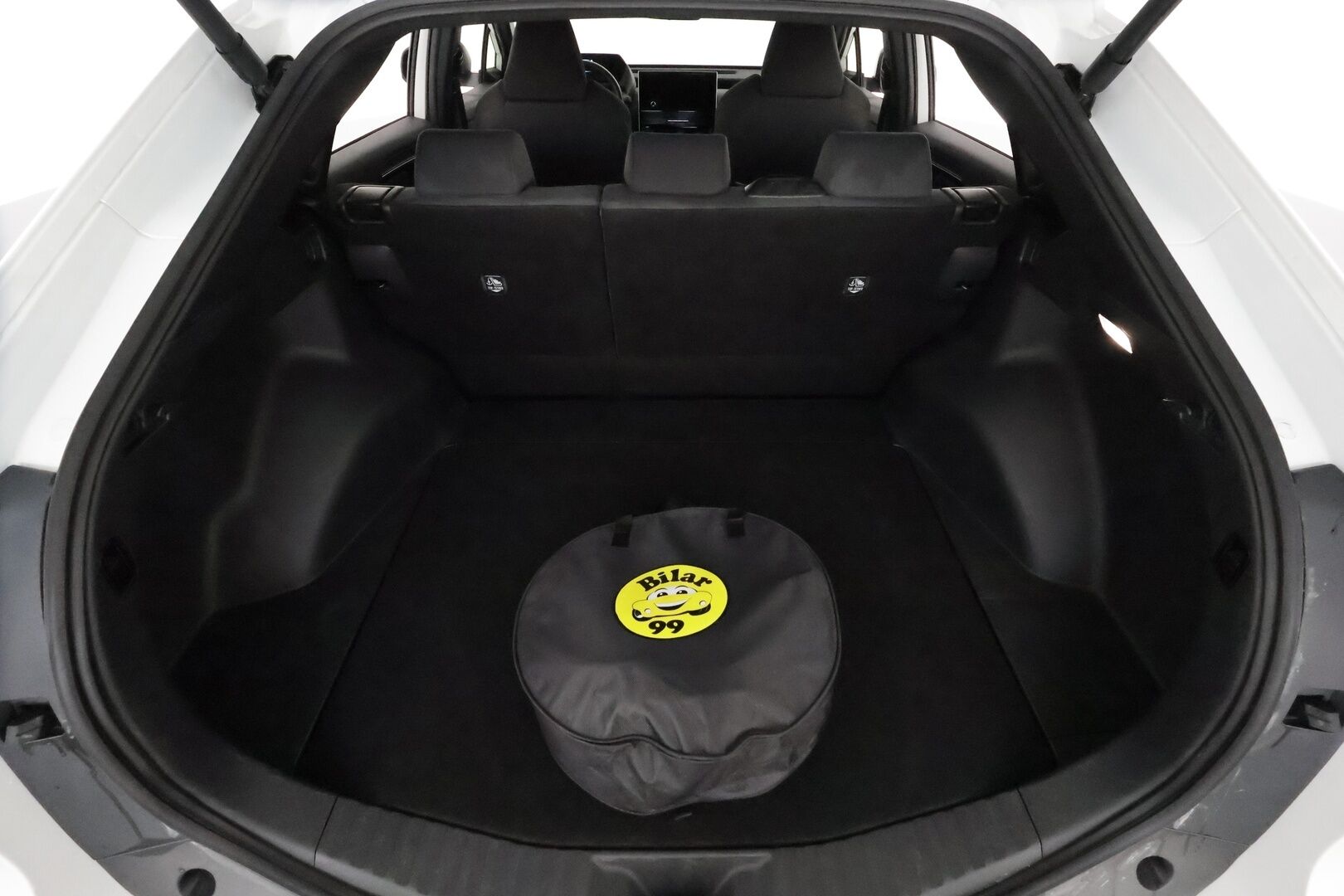 Toyota bZ4X 2023 Active * ACC / Peruutuskamera / Kaistavahti / Digimittaristo / KeylessGO* - HUOKEA HINTA! / SoH 91.3% / Suomi-auto / 2x Latauskaapelit