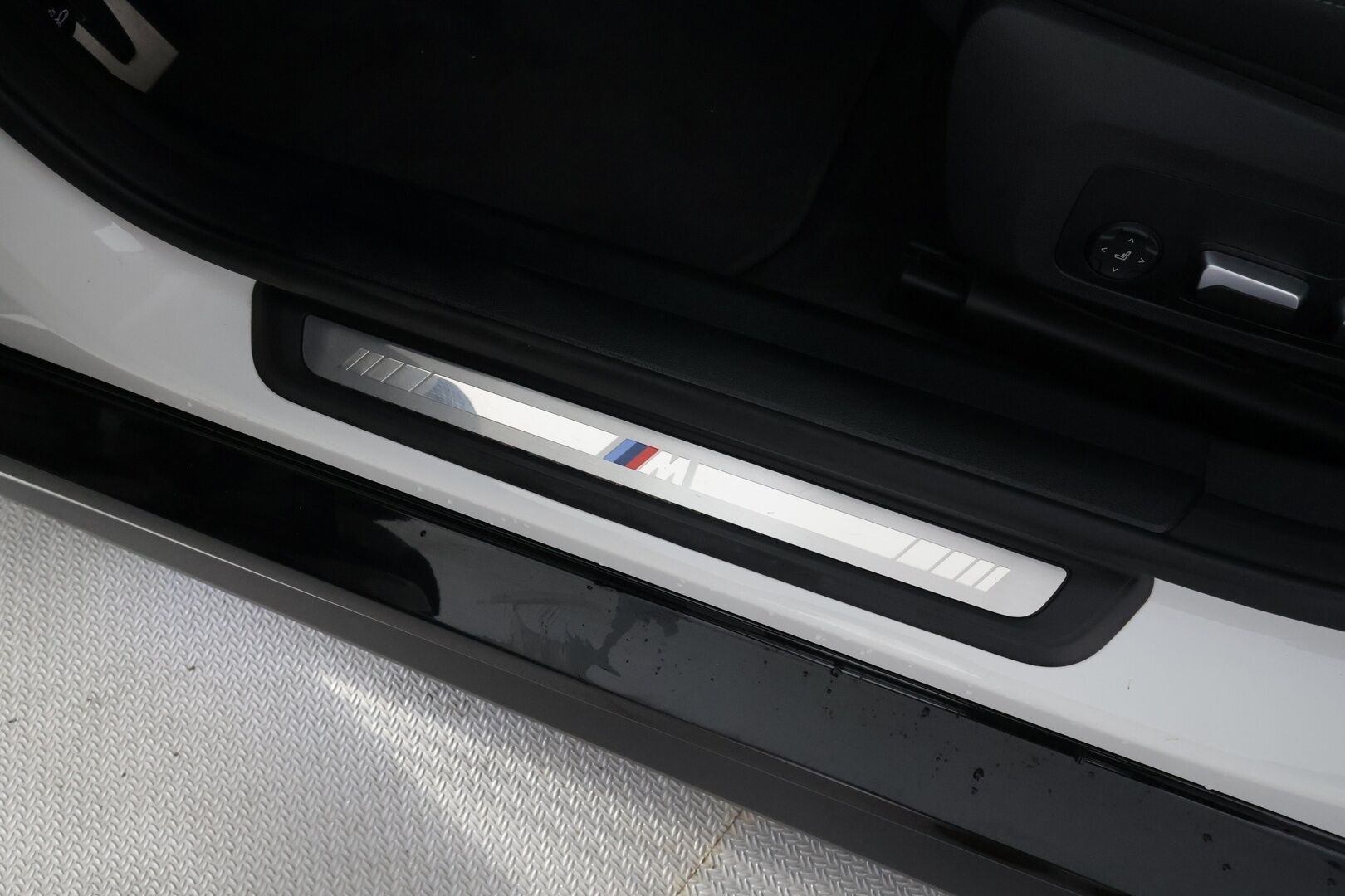 BMW I4 M50 2023 M50 - | ACC | 1.Om Suomi-auto | Koukku | Muistipenkki | Hifit | Lasikattoluukku | 360-Kamera | Sporttinahat | Apple&Android | Lisälämmitin | Kahdet Renkaat | Merkkihuollettu |