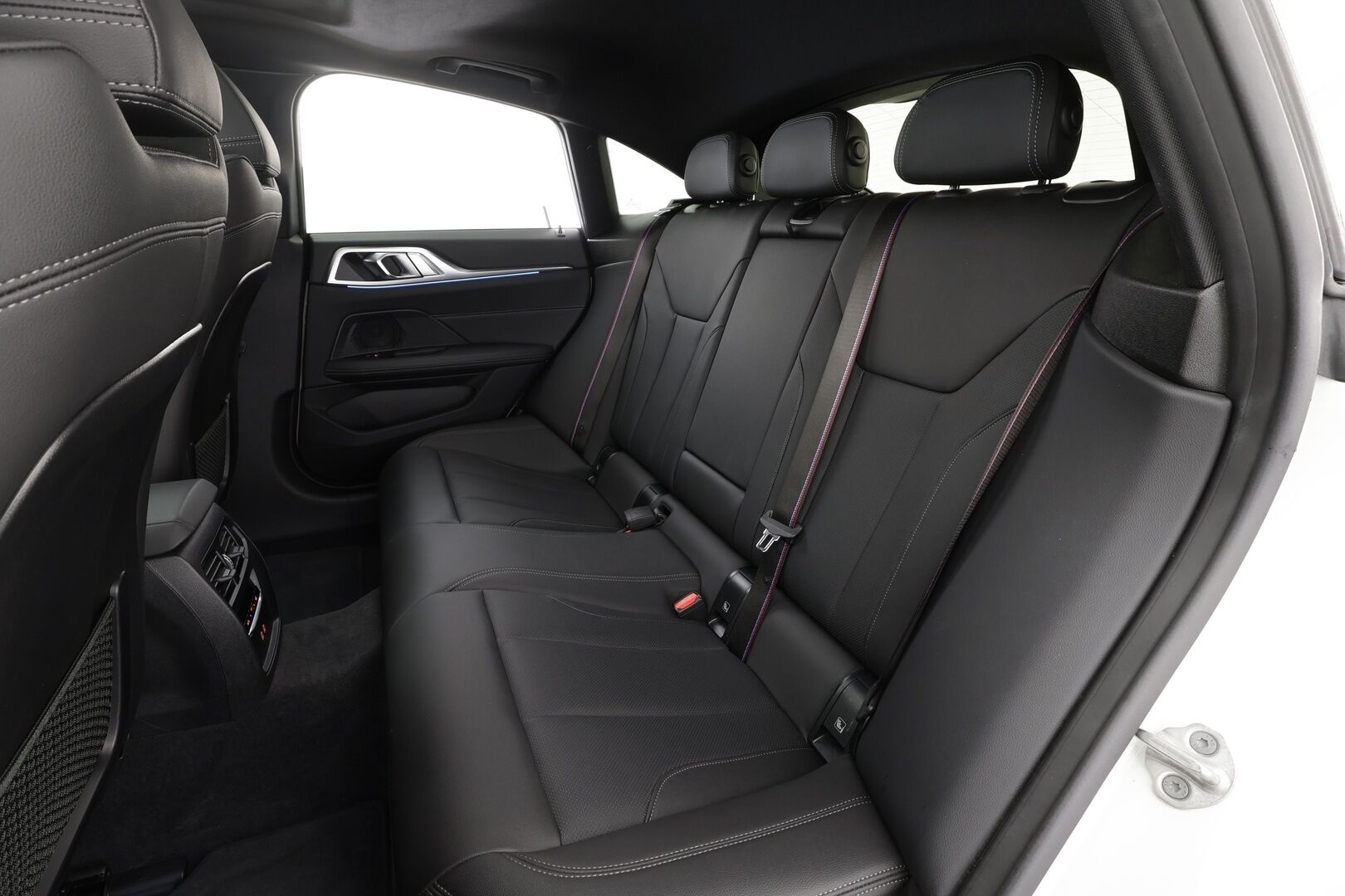 BMW I4 M50 2023 M50 - | ACC | 1.Om Suomi-auto | Koukku | Muistipenkki | Hifit | Lasikattoluukku | 360-Kamera | Sporttinahat | Apple&Android | Lisälämmitin | Kahdet Renkaat | Merkkihuollettu |