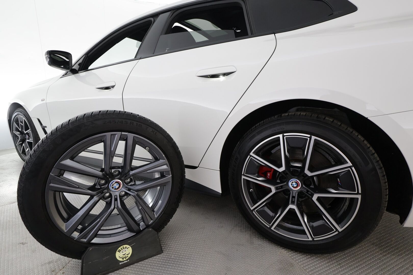 BMW I4 M50 2023 M50 - | ACC | 1.Om Suomi-auto | Koukku | Muistipenkki | Hifit | Lasikattoluukku | 360-Kamera | Sporttinahat | Apple&Android | Lisälämmitin | Kahdet Renkaat | Merkkihuollettu |