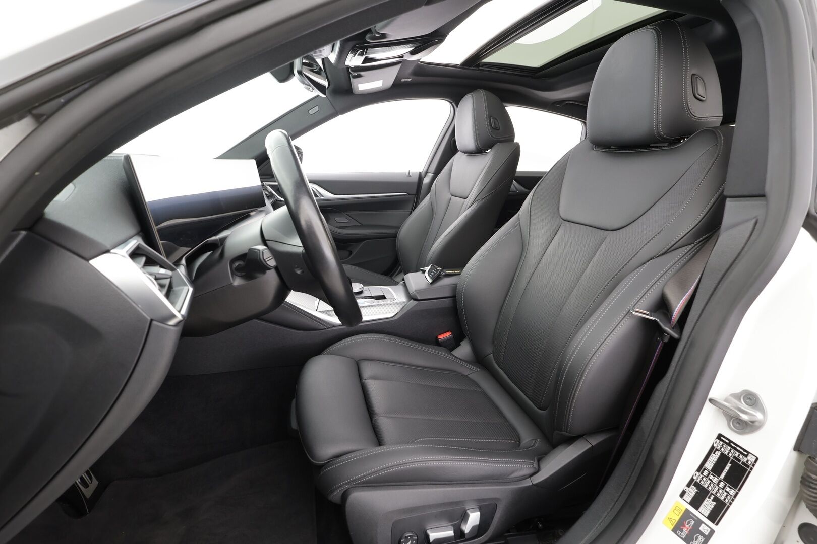 BMW I4 M50 2023 M50 - | ACC | 1.Om Suomi-auto | Koukku | Muistipenkki | Hifit | Lasikattoluukku | 360-Kamera | Sporttinahat | Apple&Android | Lisälämmitin | Kahdet Renkaat | Merkkihuollettu |