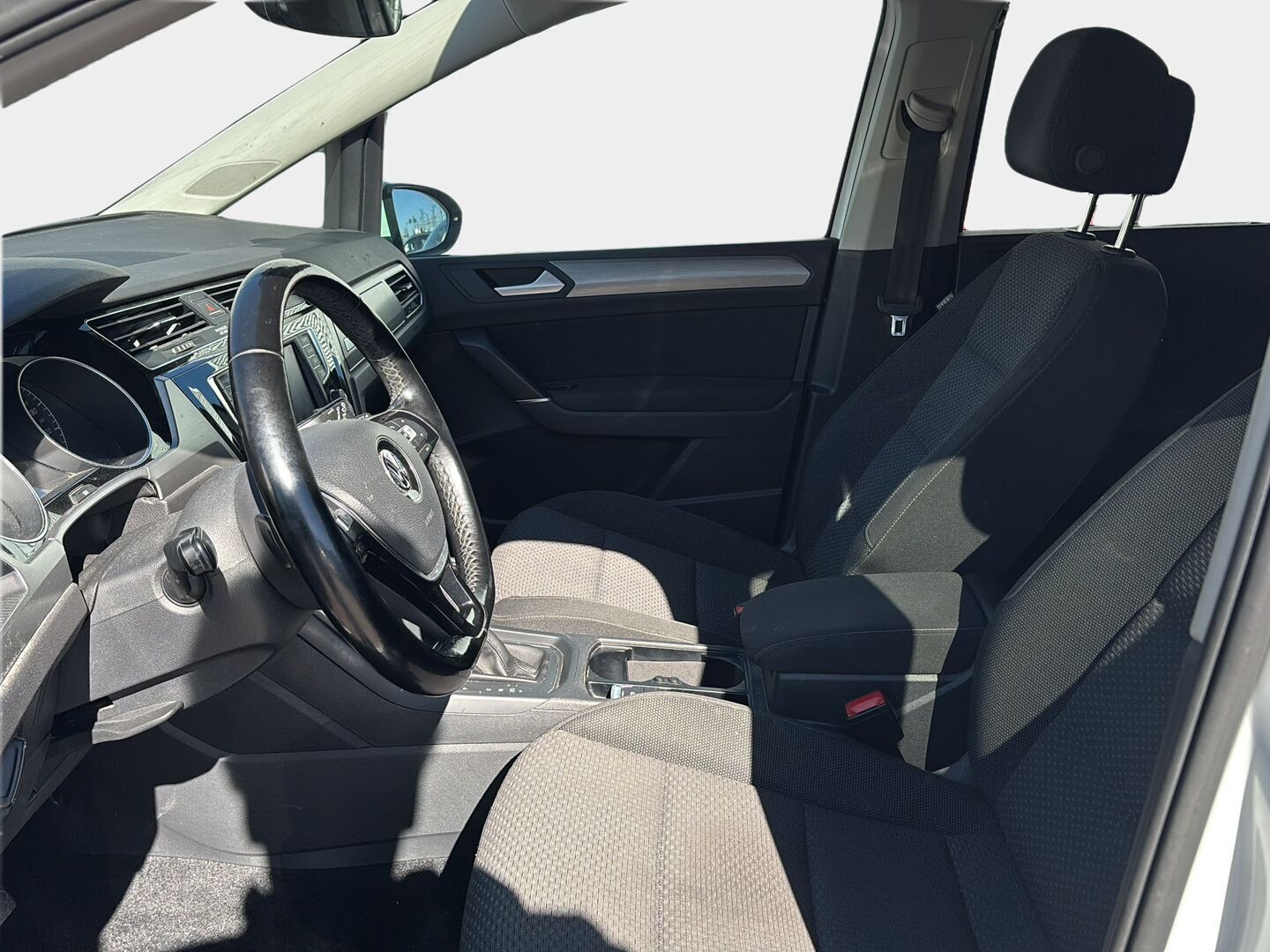 Volkswagen Touran 2017 R-Line 1,4 TSI 110 kW DSG-automaatti / ACC / Juuri leimattu! / Juuri huollettu! / - Siisti! / Juuri huollettu! / Hyvin Pidetty! / Tuore Leima! - HULLUT AVAJAISHULINAT KORKOTARJOUS 3,29 %