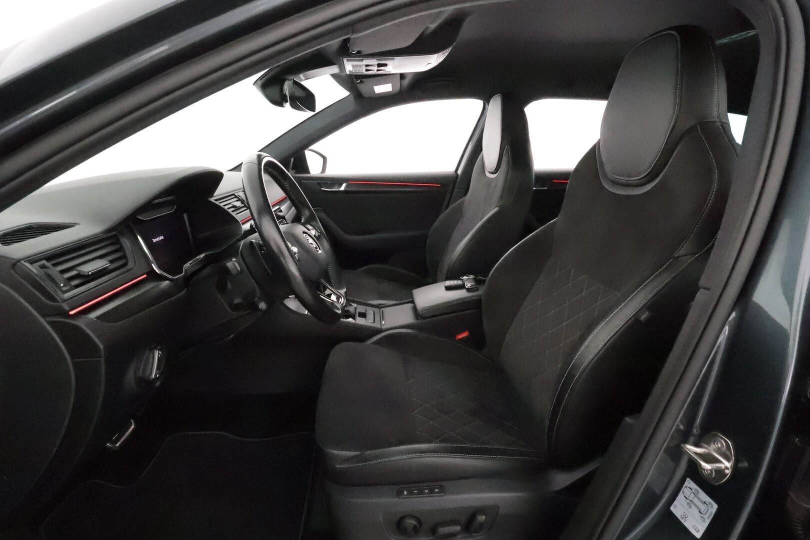 Skoda Superb 2021 Combi 1.4 TSI PHEV SportLine iV DSG **Webasto / Koukku / Canton / Adapt.Vakkari / Matrix-LED / 360° / Muistipenkit** - 2x Latauskaapelit / Kahdet Renkaat / Merkkihuollettu! / **HYVILLÄ KAMOILLA**