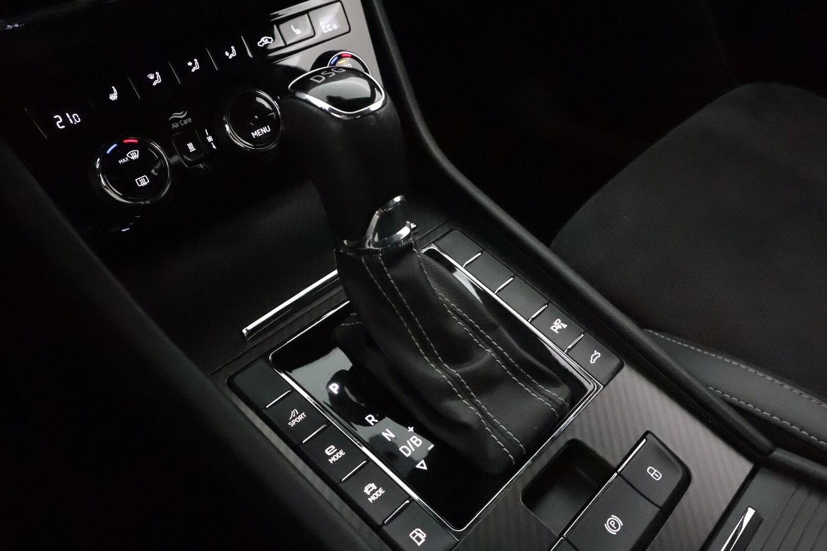 Skoda Superb 2021 Combi 1.4 TSI PHEV SportLine iV DSG **Webasto / Koukku / Canton / Adapt.Vakkari / Matrix-LED / 360° / Muistipenkit** - 2x Latauskaapelit / Kahdet Renkaat / Merkkihuollettu! / **HYVILLÄ KAMOILLA**