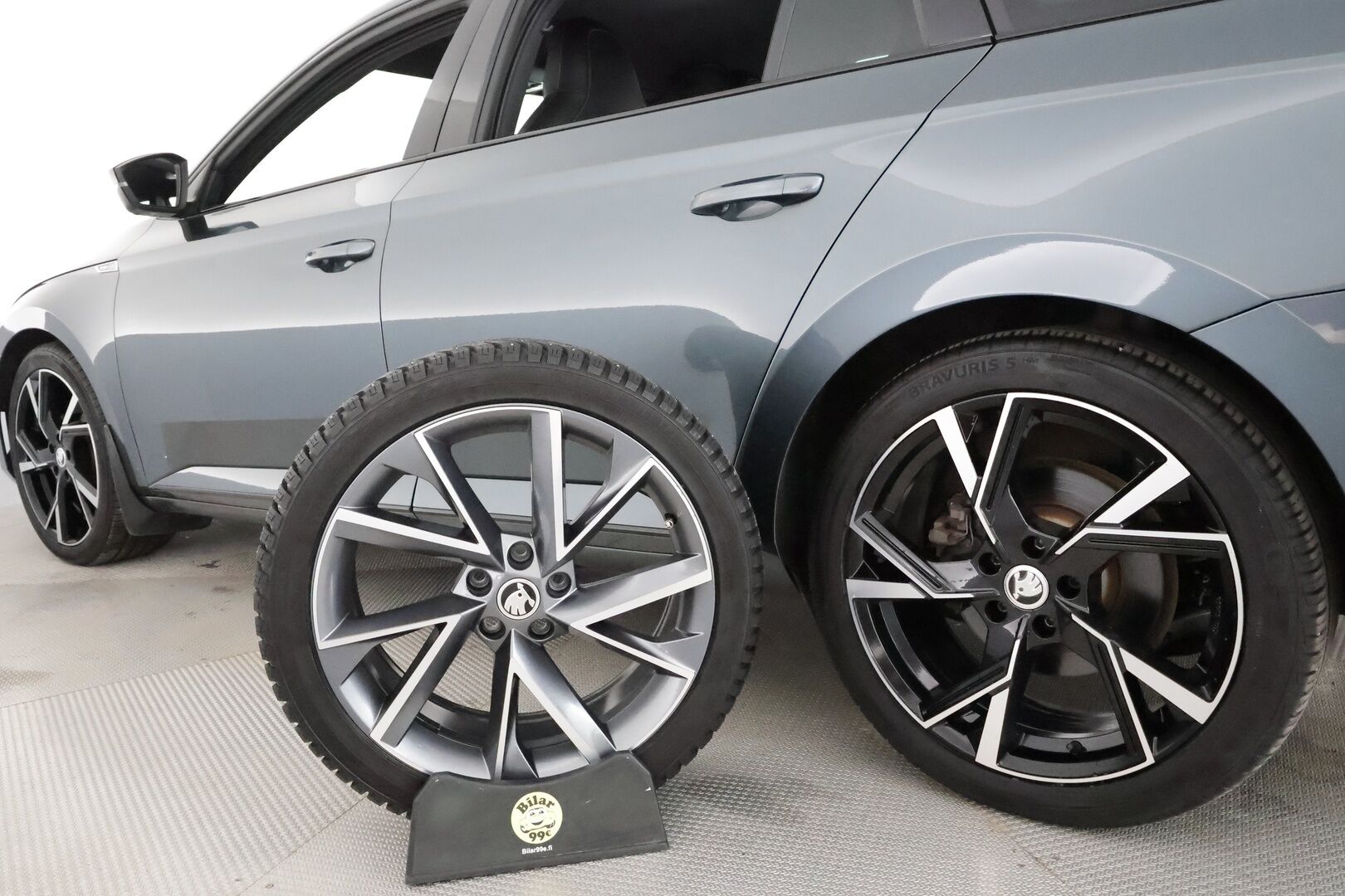 Skoda Superb 2021 Combi 1.4 TSI PHEV SportLine iV DSG **Webasto / Koukku / Canton / Adapt.Vakkari / Matrix-LED / 360° / Muistipenkit** - 2x Latauskaapelit / Kahdet Renkaat / Merkkihuollettu! / **HYVILLÄ KAMOILLA**