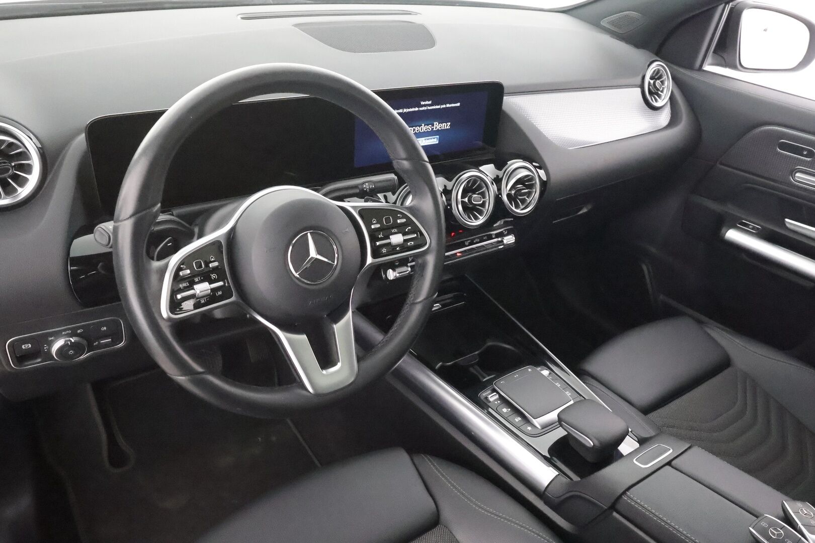 Mercedes-Benz EQA 2023 250 Business - | ILP | Muistipenkit | Koukku | Panorama | Widescreen | Ambient | Sporttipenkit | Puolinahat | P.kamera | 