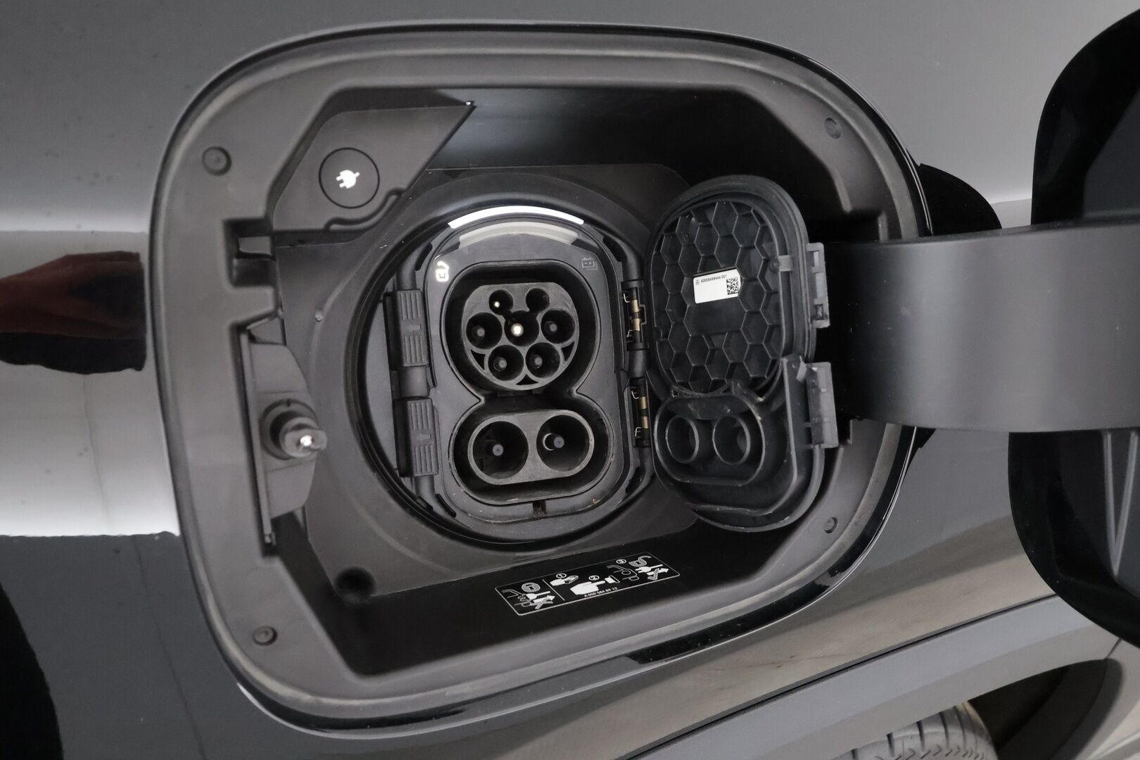 Mercedes-Benz EQA 2023 250 Business - | ILP | Muistipenkit | Koukku | Panorama | Widescreen | Ambient | Sporttipenkit | Puolinahat | P.kamera | 