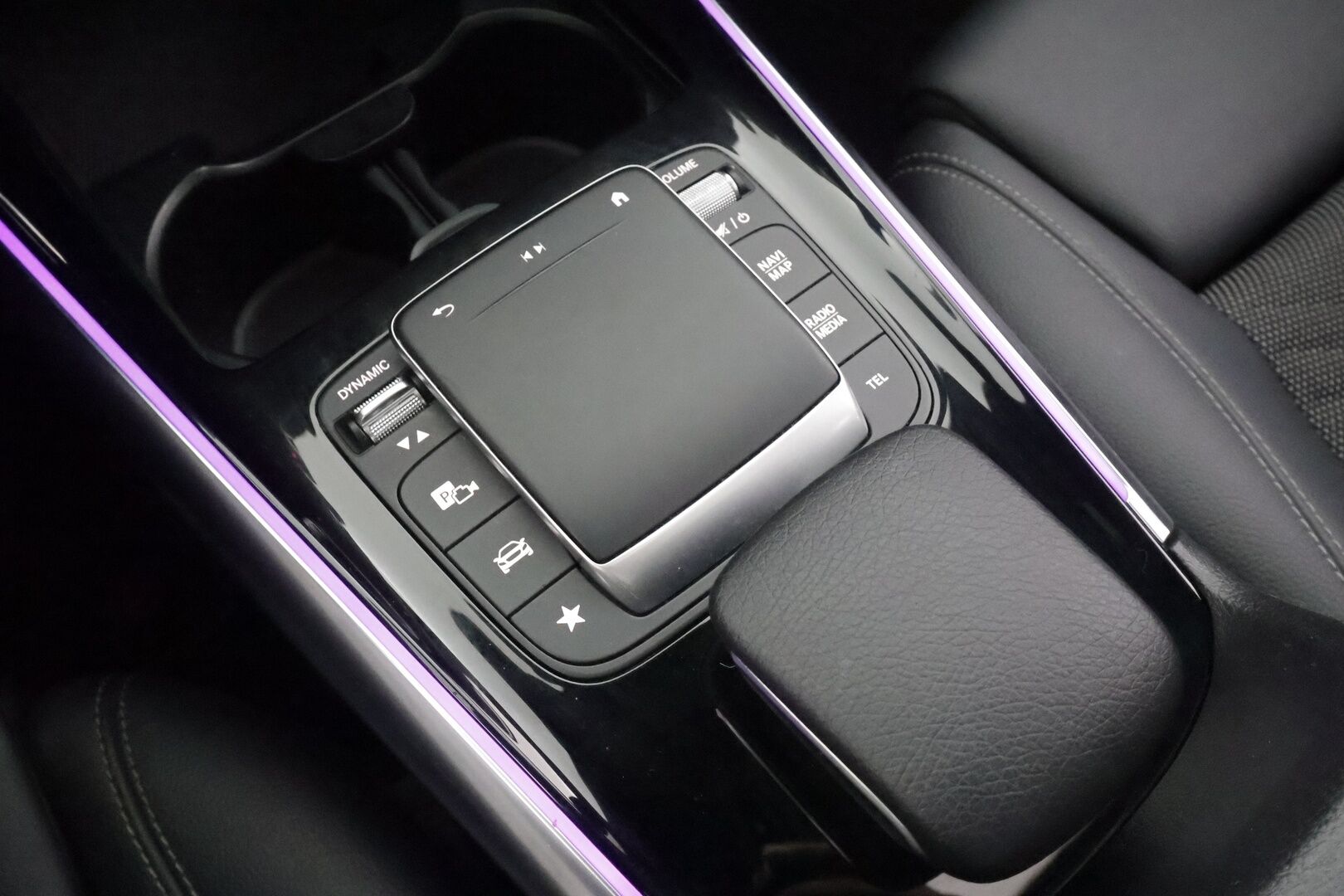 Mercedes-Benz EQA 2023 250 Business - | ILP | Muistipenkit | Koukku | Panorama | Widescreen | Ambient | Sporttipenkit | Puolinahat | P.kamera | 