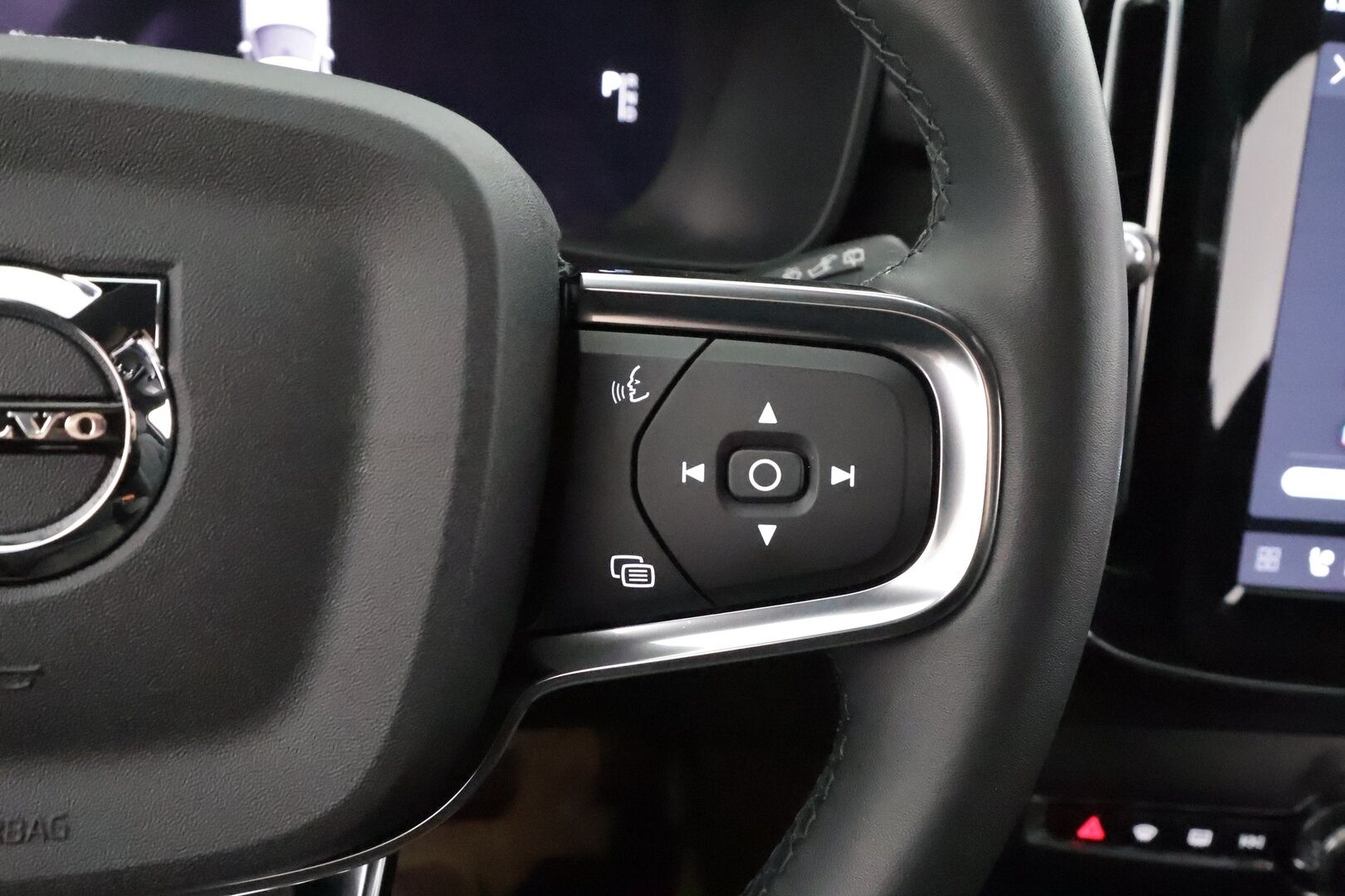 Volvo XC40 2023 Recharge Single Plus aut * ILP / ACC / LED / P.kamera / Sportpenkki Muistilla / Navi / Kaistavahti * - 1-om Suomi-auto / Kahdet renkaat aluvanteilla / Merkkihuollettu - HULLUT AVAJAISHULINAT KORKOTARJOUS 3,29 %