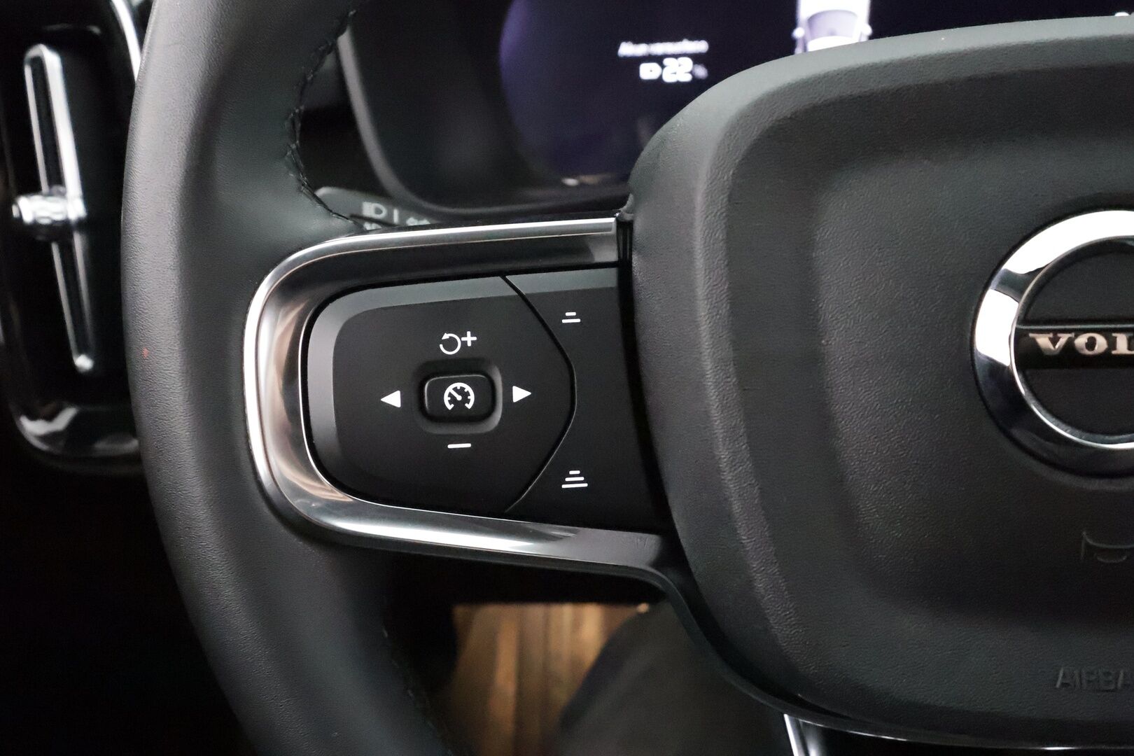 Volvo XC40 2023 Recharge Single Plus aut * ILP / ACC / LED / P.kamera / Sportpenkki Muistilla / Navi / Kaistavahti * - 1-om Suomi-auto / Kahdet renkaat aluvanteilla / Merkkihuollettu - HULLUT AVAJAISHULINAT KORKOTARJOUS 3,29 %