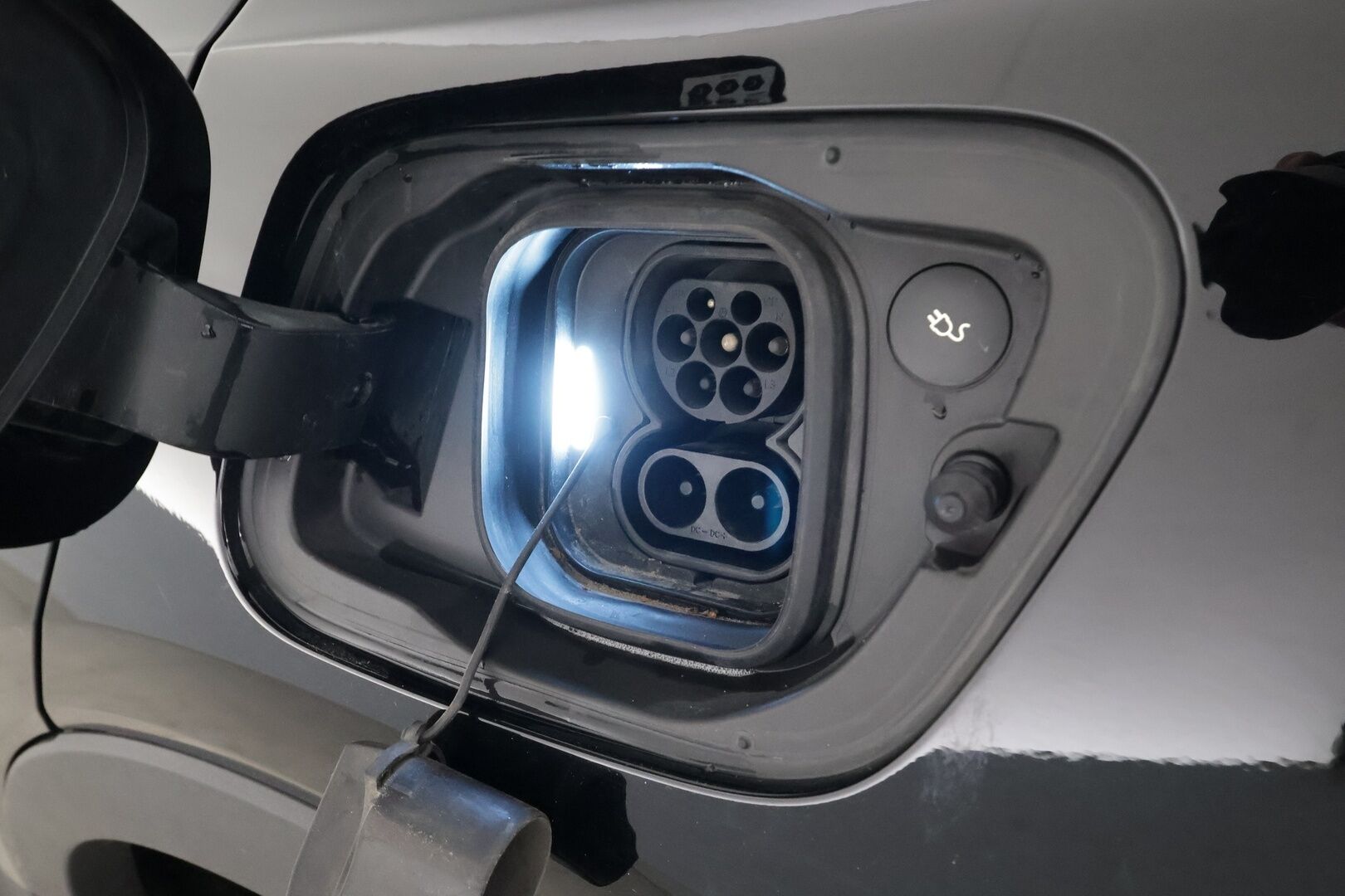 Volvo XC40 2023 Recharge Single Plus aut * ILP / ACC / LED / P.kamera / Sportpenkki Muistilla / Navi / Kaistavahti * - 1-om Suomi-auto / Kahdet renkaat aluvanteilla / Merkkihuollettu - HULLUT AVAJAISHULINAT KORKOTARJOUS 3,29 %