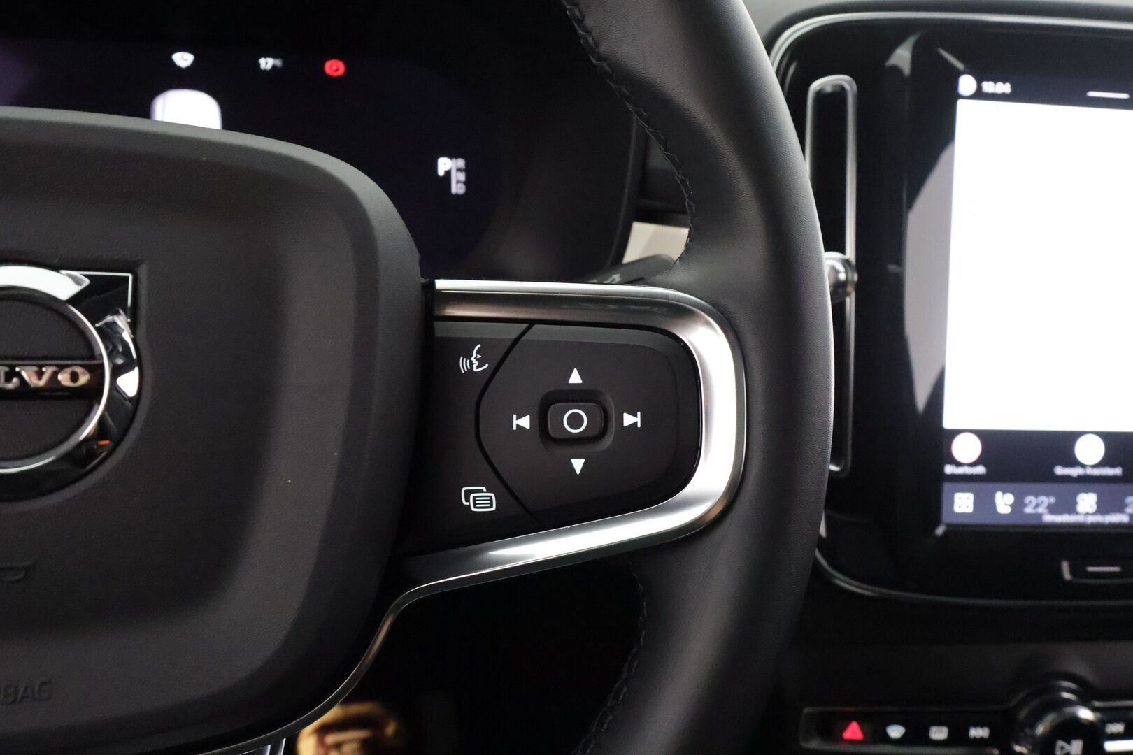 Volvo C40 2023 Recharge Twin Ultimate aut - | ACC | ILP | Koukku | Pixel-LED | Harman/Kardon | Lasikatto | Muistipenkki | Nahka-alcantara | BLIS | Pilot Assist | 2x renkaat aluin |