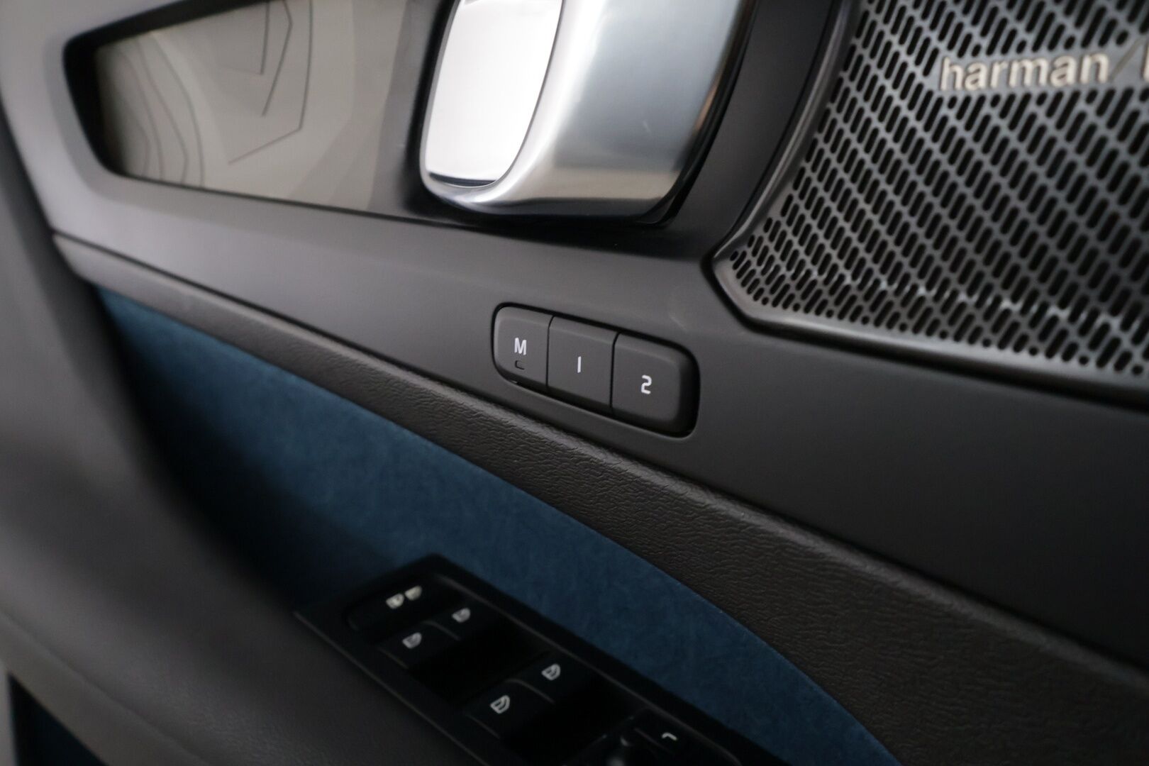 Volvo C40 2023 Recharge Twin Ultimate aut - | ACC | ILP | Koukku | Pixel-LED | Harman/Kardon | Lasikatto | Muistipenkki | Nahka-alcantara | BLIS | Pilot Assist | 2x renkaat aluin |