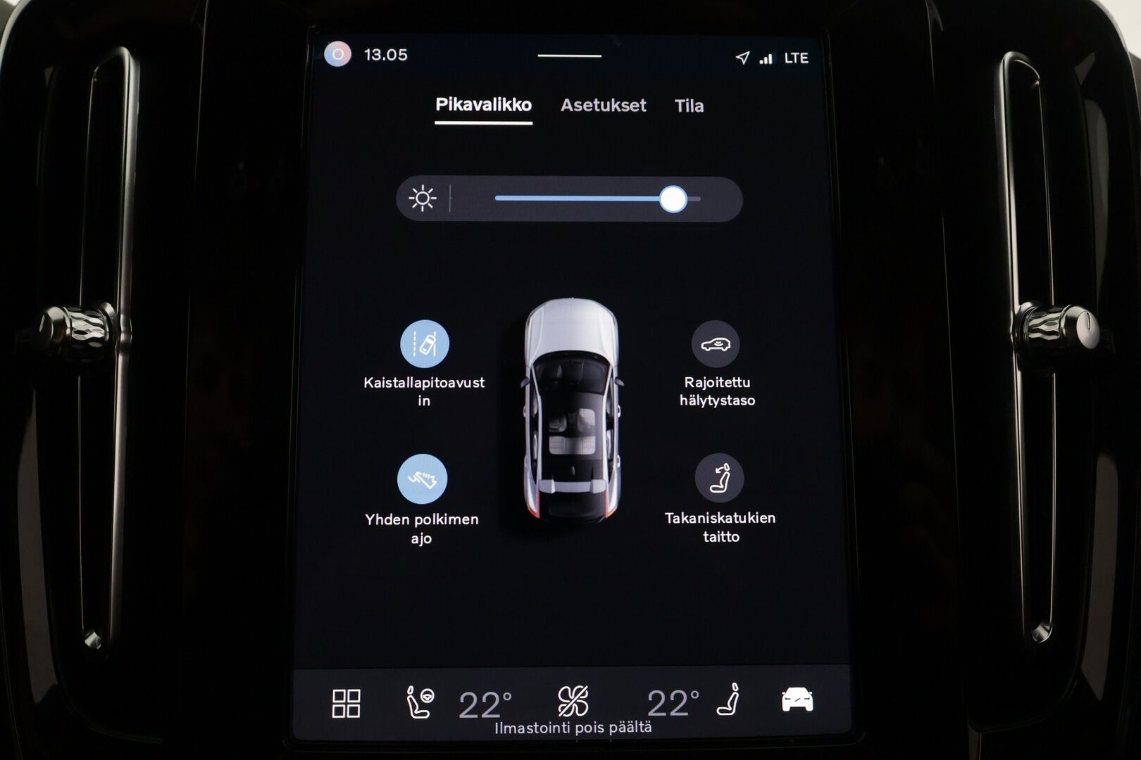 Volvo C40 2023 Recharge Twin Ultimate aut - | ACC | ILP | Koukku | Pixel-LED | Harman/Kardon | Lasikatto | Muistipenkki | Nahka-alcantara | BLIS | Pilot Assist | 2x renkaat aluin |