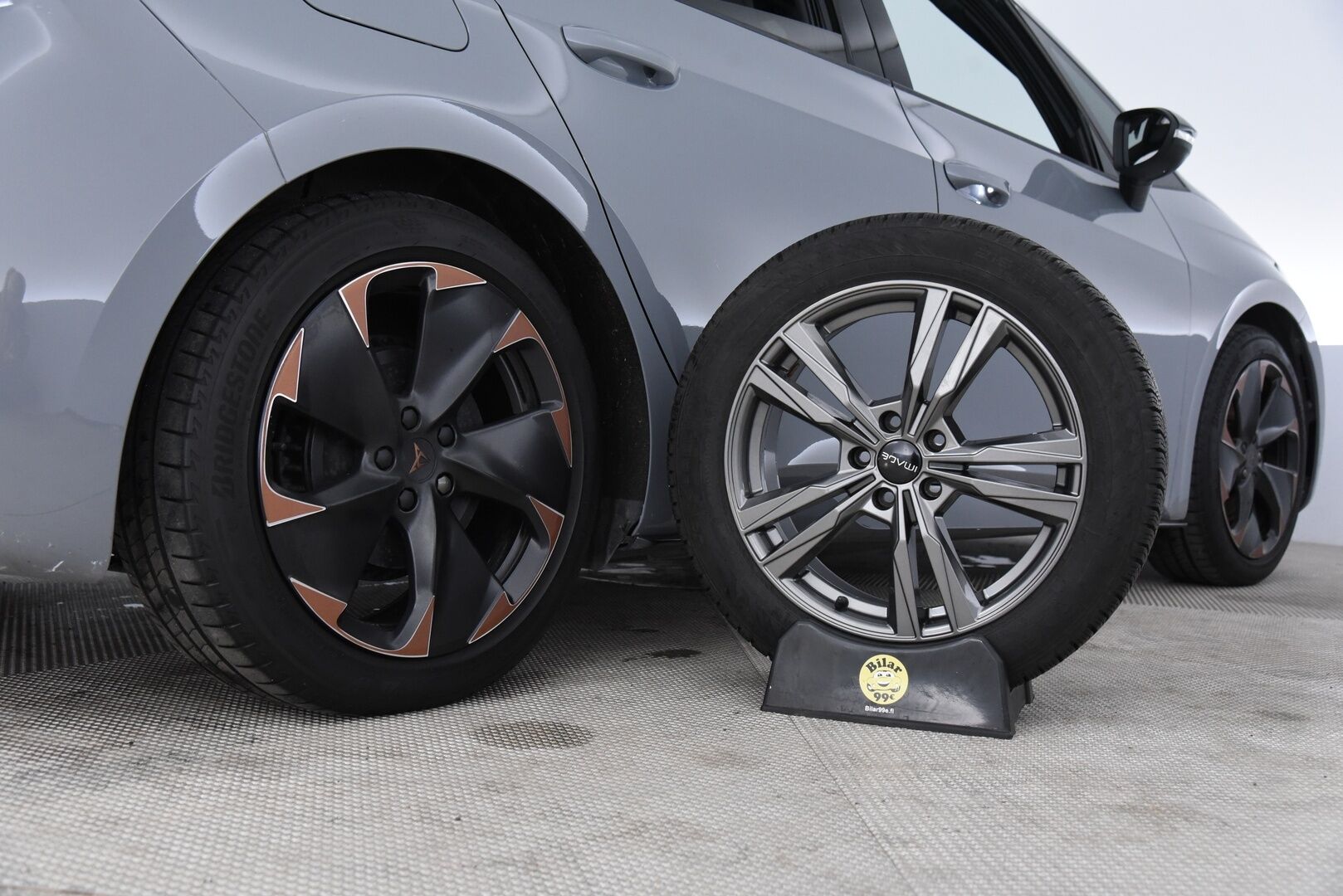 CUPRA Born 2023 e-Boost 170 kW 77 kWh / Lämpöpumppu / ACC / P-kamera / LED - 1-om Suomi-auto / Merkkihuollettu 09/25! / 2x Renkaat aluvantein!