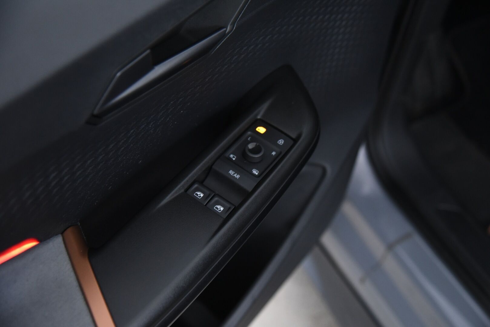 CUPRA Born 2023 e-Boost 170 kW 77 kWh / Lämpöpumppu / ACC / P-kamera / LED - 1-om Suomi-auto / Merkkihuollettu 09/25! / 2x Renkaat aluvantein!