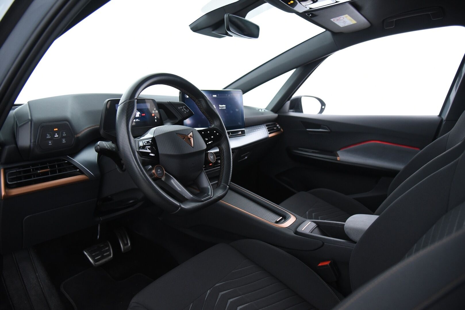 CUPRA Born 2023 e-Boost 170 kW 77 kWh / Lämpöpumppu / ACC / P-kamera / LED - 1-om Suomi-auto / Merkkihuollettu 09/25! / 2x Renkaat aluvantein!