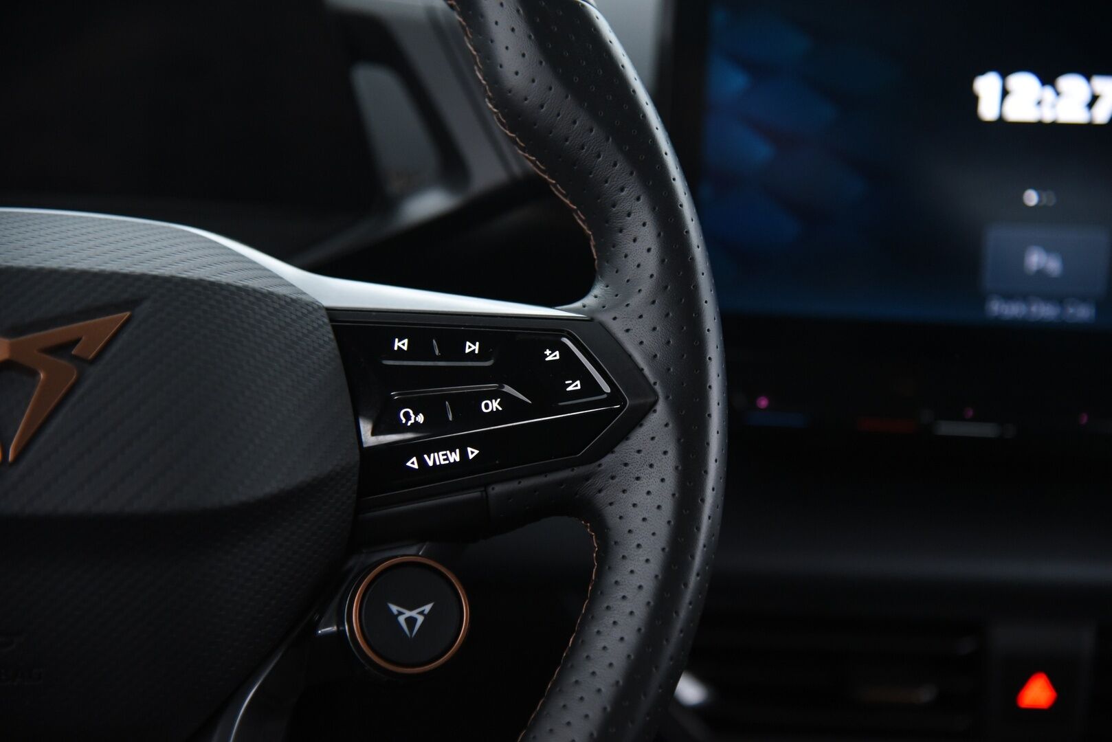 CUPRA Born 2023 e-Boost 170 kW 77 kWh / Lämpöpumppu / ACC / P-kamera / LED - 1-om Suomi-auto / Merkkihuollettu 09/25! / 2x Renkaat aluvantein!