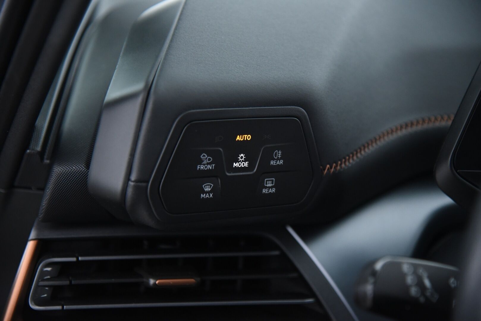 CUPRA Born 2023 e-Boost 170 kW 77 kWh / Lämpöpumppu / ACC / P-kamera / LED - 1-om Suomi-auto / Merkkihuollettu 09/25! / 2x Renkaat aluvantein!
