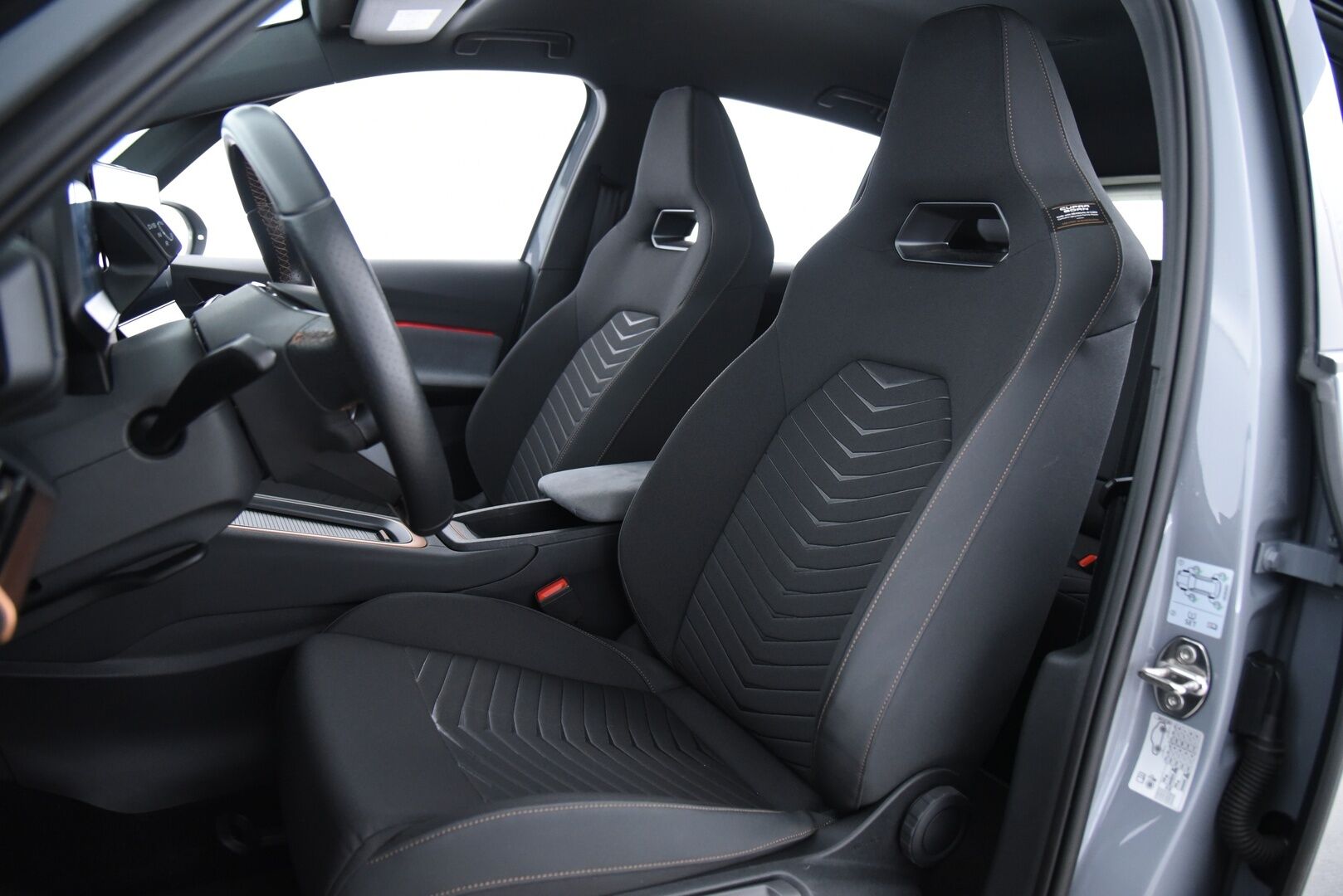 CUPRA Born 2023 e-Boost 170 kW 77 kWh / Lämpöpumppu / ACC / P-kamera / LED - 1-om Suomi-auto / Merkkihuollettu 09/25! / 2x Renkaat aluvantein!