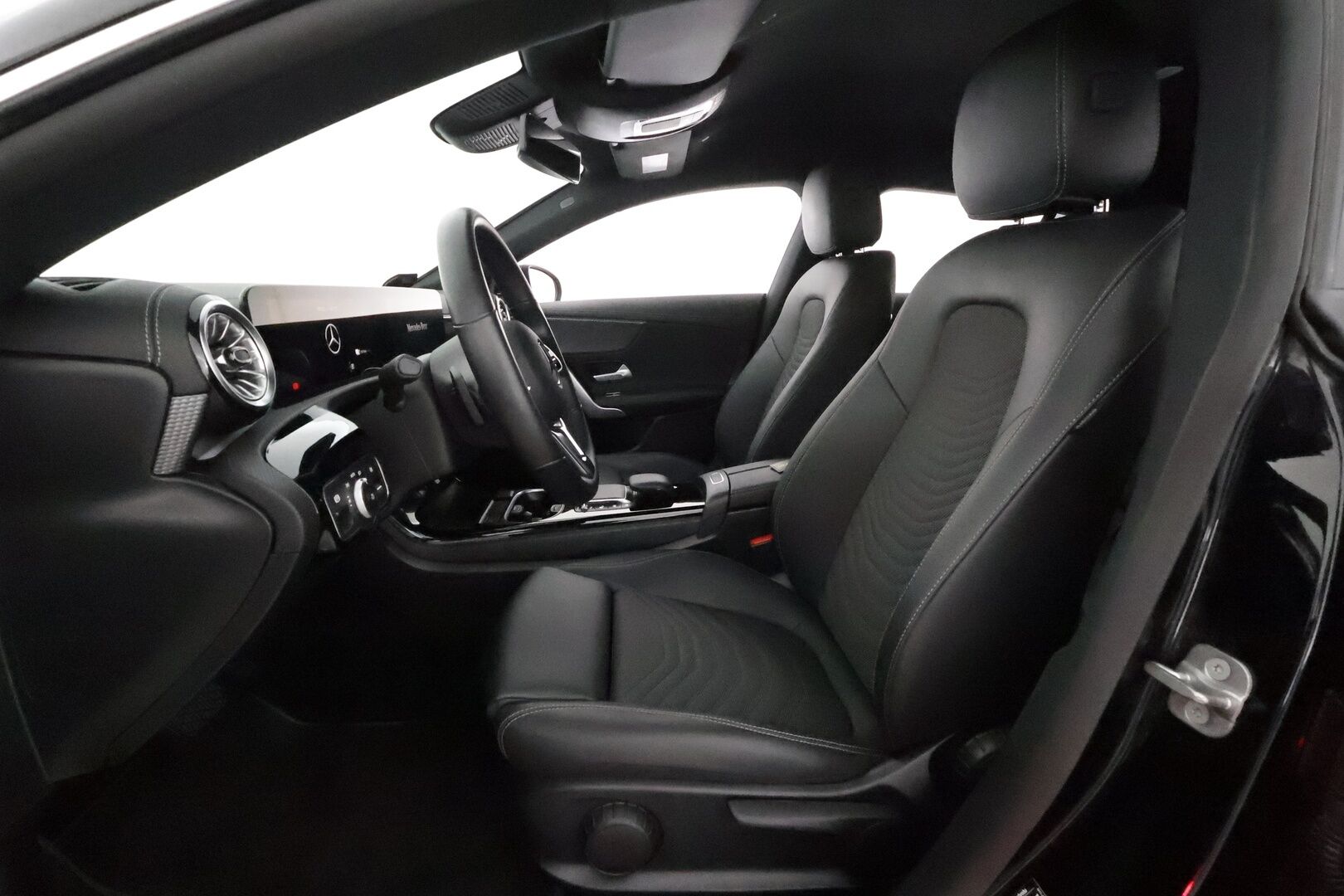 Mercedes-Benz CLA 2023 250 e A Shooting Brake Business * Widescreen / Distronic / Multibeam LED / Peruutuskamera / Navi / Sporttipenkit - 1Om Suomiauto / ALV / Comand Navi / Mercedes Me