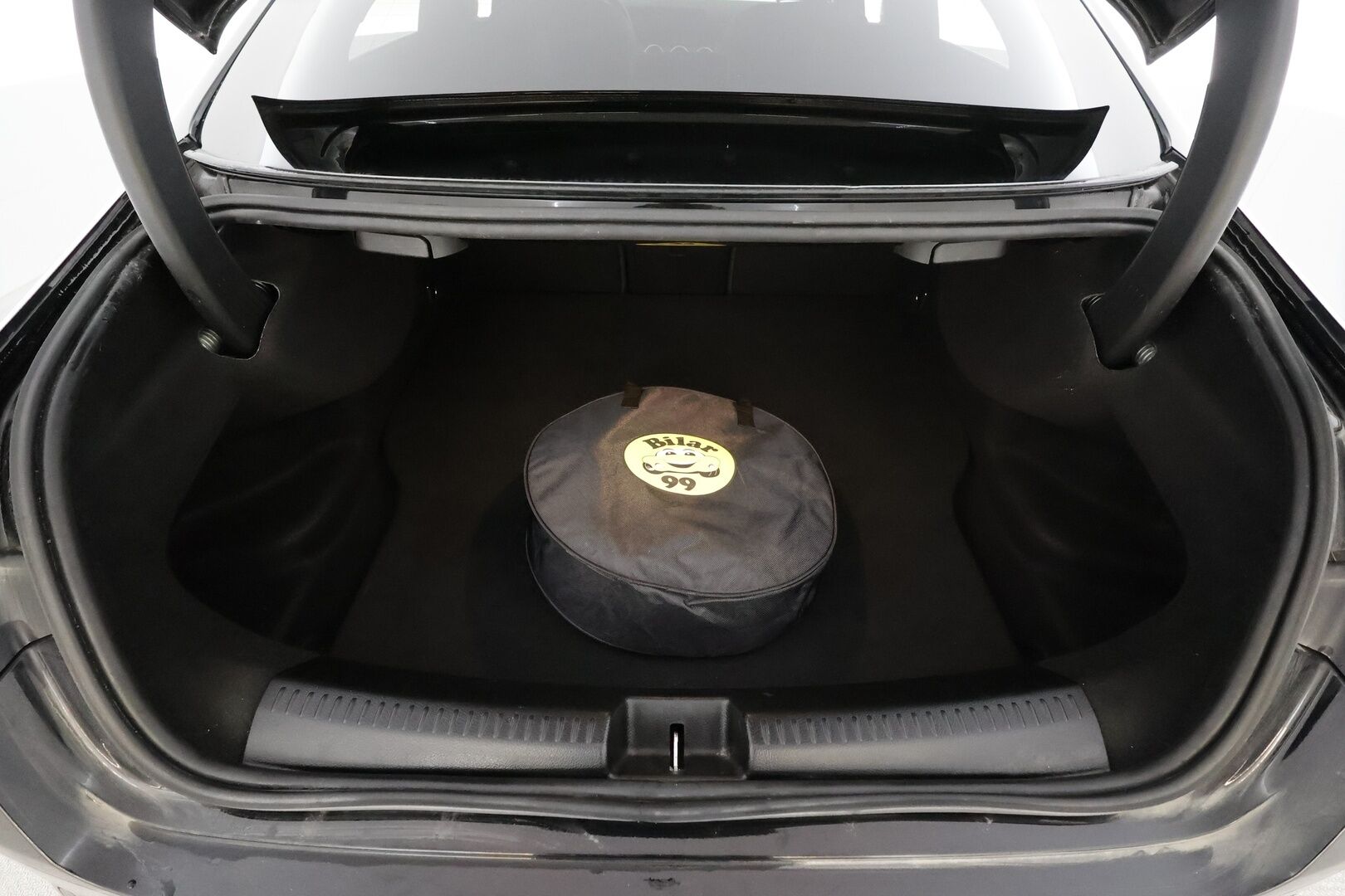 Mercedes-Benz CLA 2023 250 e A Business * 1.Om Suomi-auto / Vakkari / P.kamera / LED / Puolinahat * - Kahdet renkaat aluvanteilla - HULLUT JOULUT KORKOTARJOUS 2,49% 