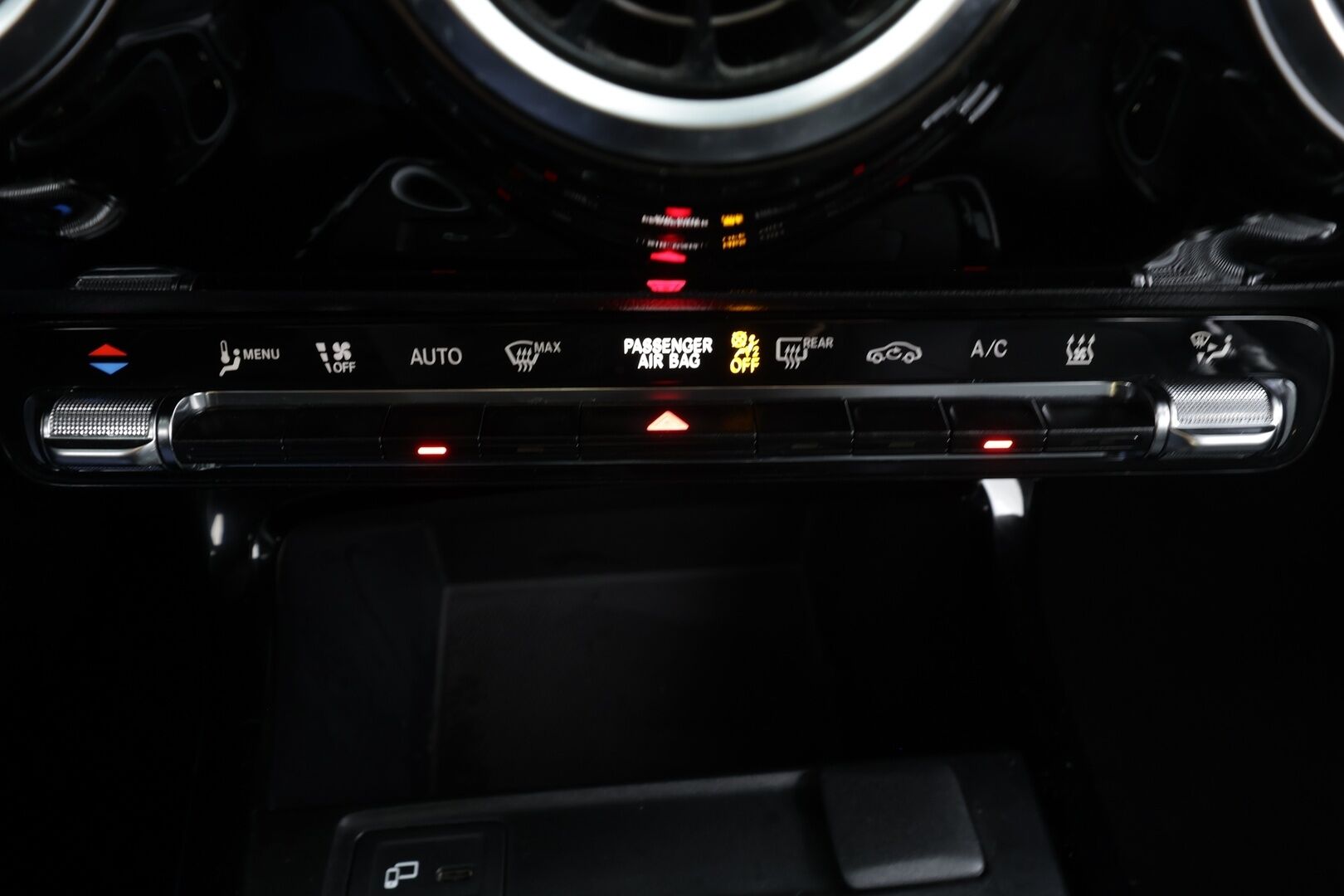 Mercedes-Benz CLA 2023 250 e A Business * 1.Om Suomi-auto / Vakkari / P.kamera / LED / Puolinahat * - Kahdet renkaat aluvanteilla - HULLUT JOULUT KORKOTARJOUS 2,49% 