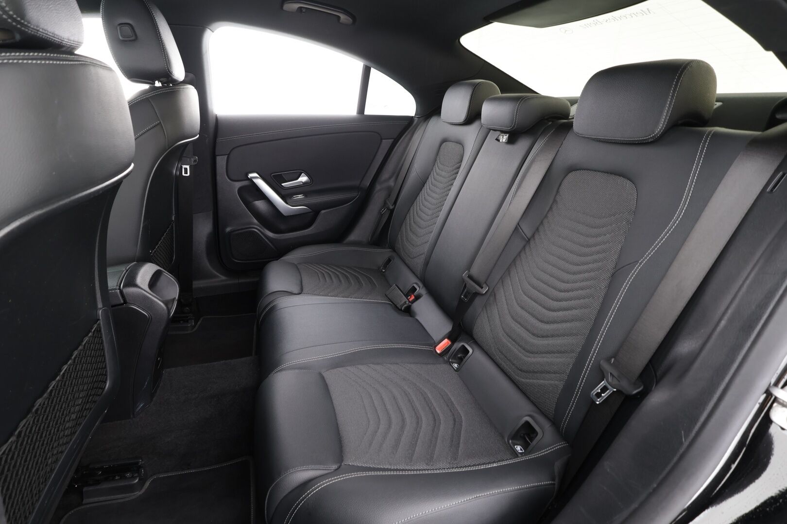 Mercedes-Benz CLA 2023 250 e A Business * 1.Om Suomi-auto / Vakkari / P.kamera / LED / Puolinahat * - Kahdet renkaat aluvanteilla - HULLUT JOULUT KORKOTARJOUS 2,49% 