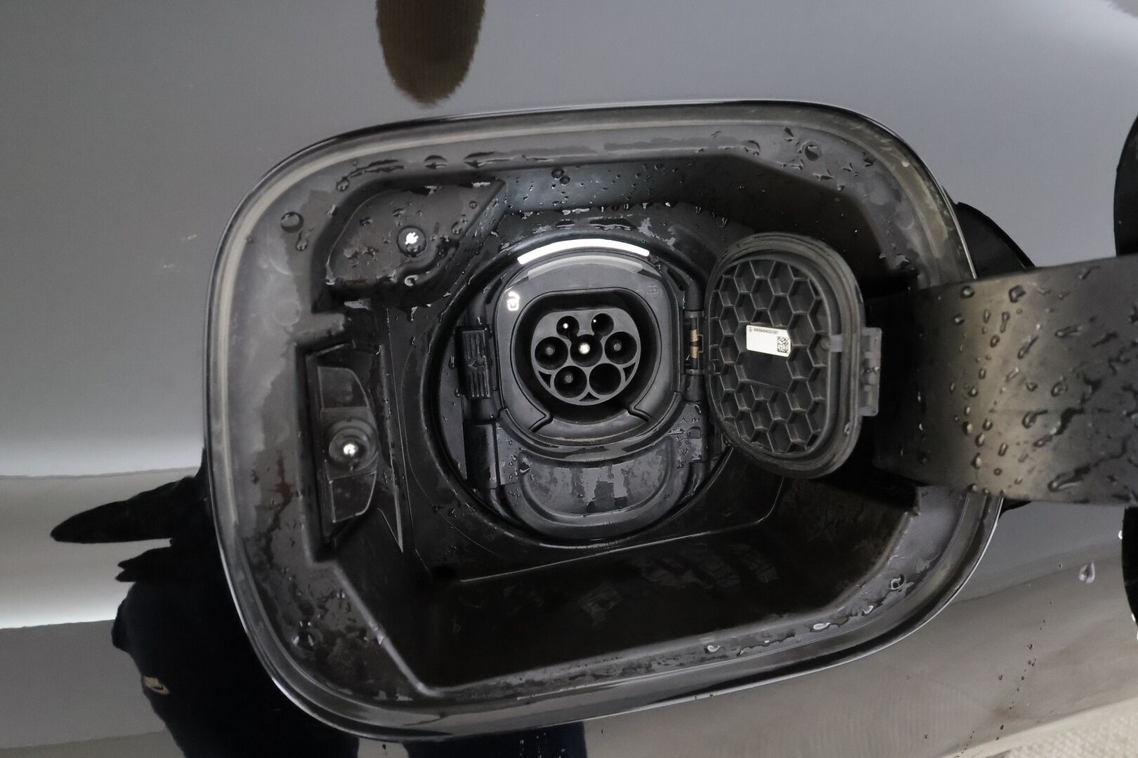 Mercedes-Benz CLA 2023 250 e A Business * 1.Om Suomi-auto / Vakkari / P.kamera / LED / Puolinahat * - Kahdet renkaat aluvanteilla - HULLUT JOULUT KORKOTARJOUS 2,49% 