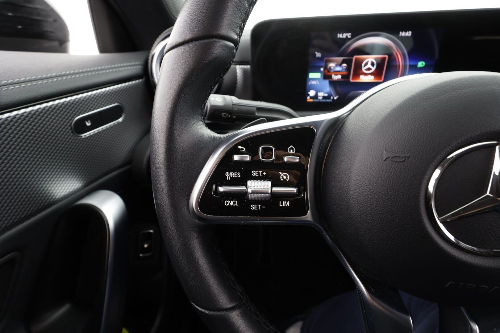 Mercedes-Benz CLA 2023 250 e A Business * 1.Om Suomi-auto / Vakkari / P.kamera / LED / Puolinahat * - 2x Renkaat ja vanteet! - HULLUT AVAJAISHULINAT KORKOTARJOUS 3,29 %