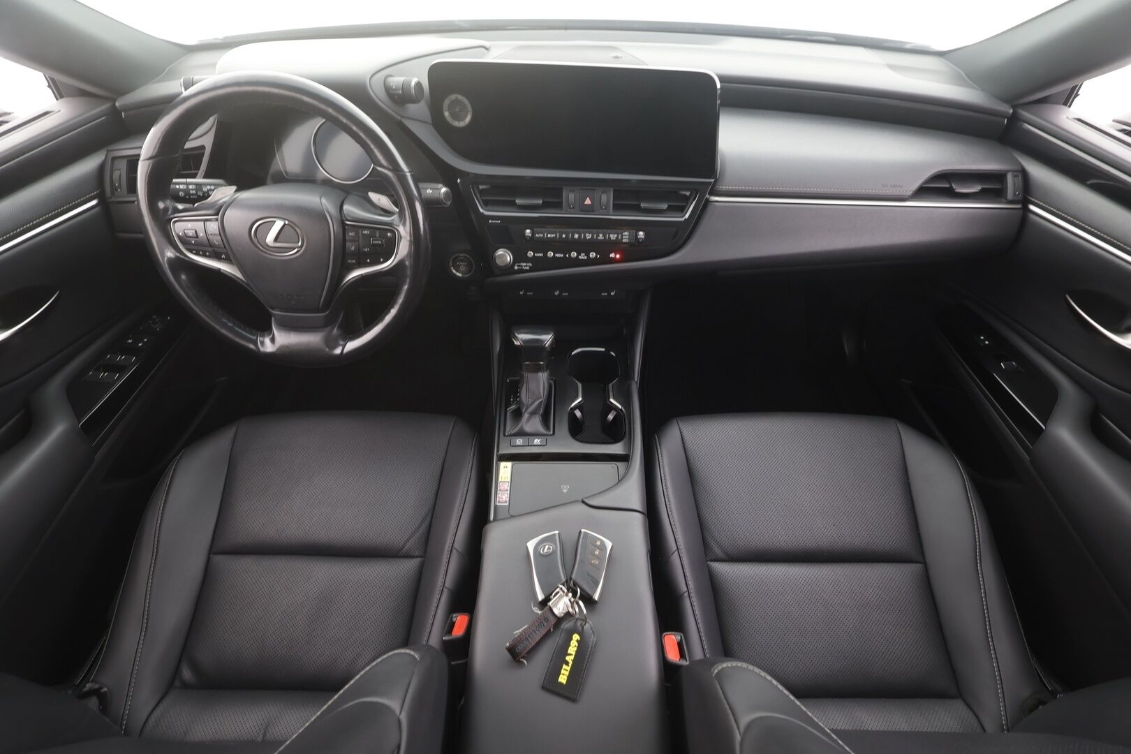 Lexus ES 2023 300h Business Edition - | ACC | Sähkönahat | Kattoluukku | Lane Assist | BSM | P.kamera ja tutkat | LED | Iso Navi | Keyless | 1.om suomiauto | 2x renkaat aluin | ALV |
