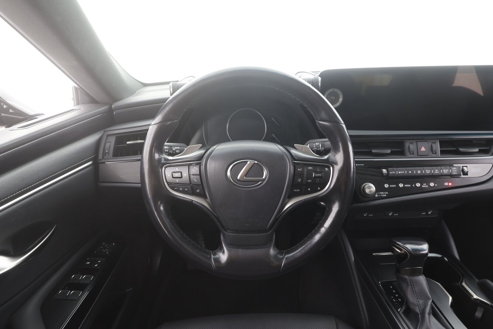 Lexus ES 2023 300h Business Edition - | ACC | Sähkönahat | Kattoluukku | Lane Assist | BSM | P.kamera ja tutkat | LED | Iso Navi | Keyless | 1.om suomiauto | 2x renkaat aluin | ALV |