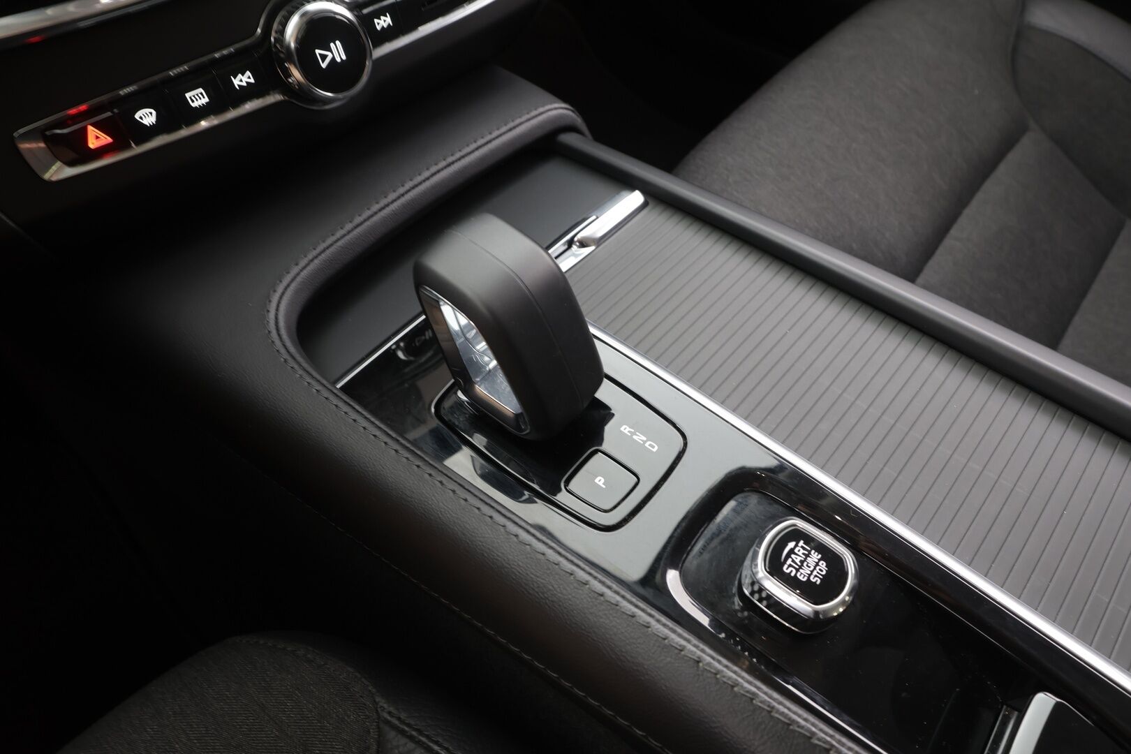 Volvo V90 2023 B4 MHEV Business Core aut - | Webasto | Koukku | ACC | LED | P.Tutka | Puolinahat | Navi | Kaistavahti | Keyless | Apple&Android | 1-om Suomi-auto | Kahdet renkaat | Merkkihuollot |