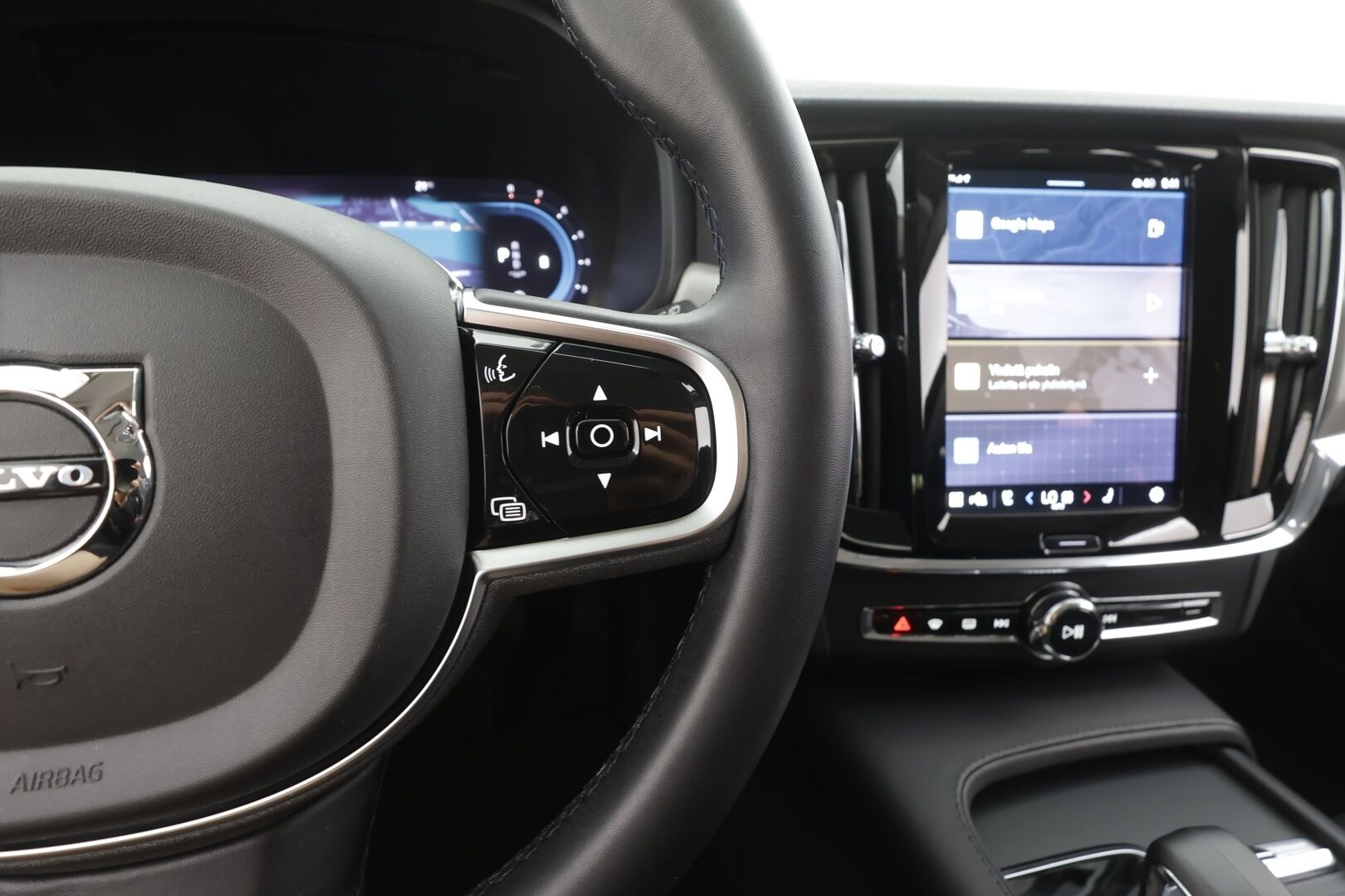Volvo V90 2023 B4 MHEV Business Core aut - | 1-om Suomi-auto| Webasto | Koukku | ACC | LED | P.Tutka | Puolinahat | Navi | Kaistavahti | Keyless | Apple&Android | Kahdet renkaat | Merkkihuollot | 
