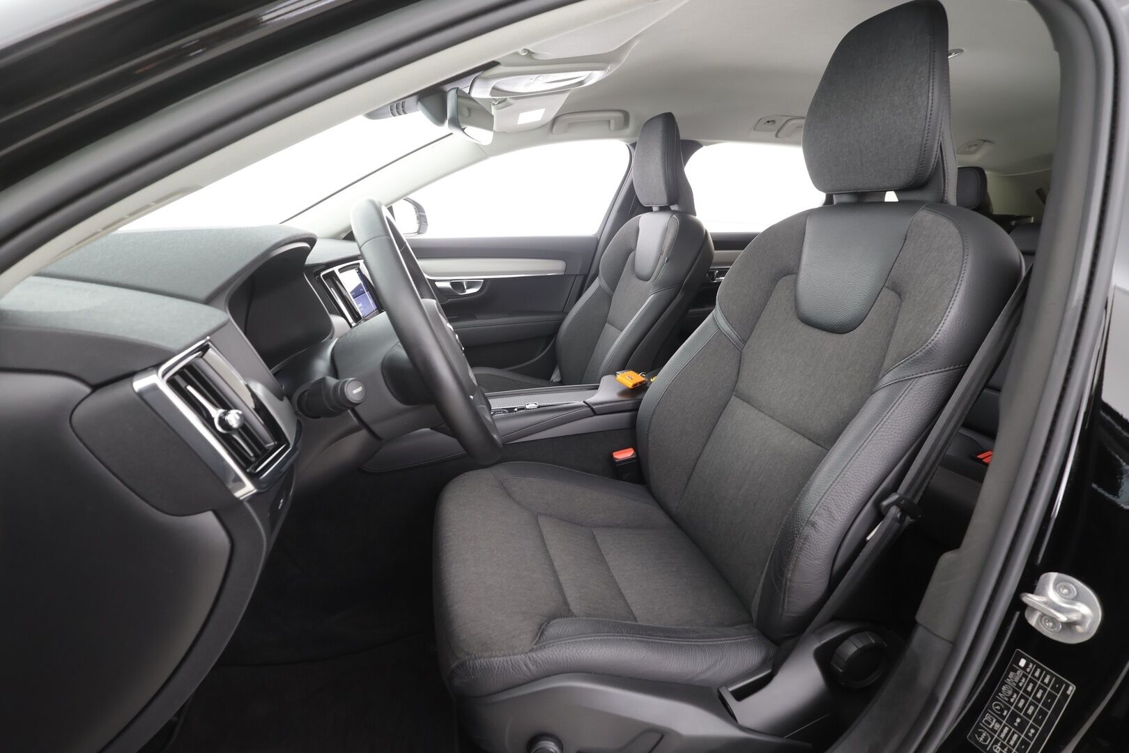 Volvo V90 2023 B4 MHEV Business Core aut - | Webasto | Koukku | ACC | LED | P.Tutka | Puolinahat | Navi | Kaistavahti | Keyless | Apple&Android | 1-om Suomi-auto | Kahdet renkaat | Merkkihuollot |