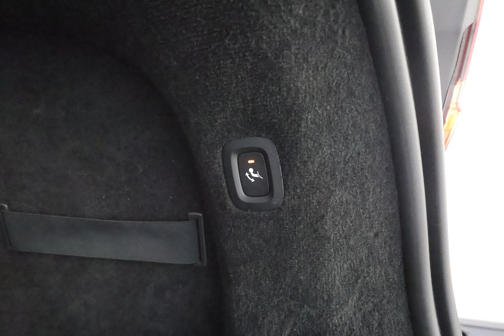 Volvo V90 2023 B4 MHEV Business Core aut - | 1-om Suomi-auto| Webasto | Koukku | ACC | LED | P.Tutka | Puolinahat | Navi | Kaistavahti | Keyless | Apple&Android | Kahdet renkaat | Merkkihuollot | 