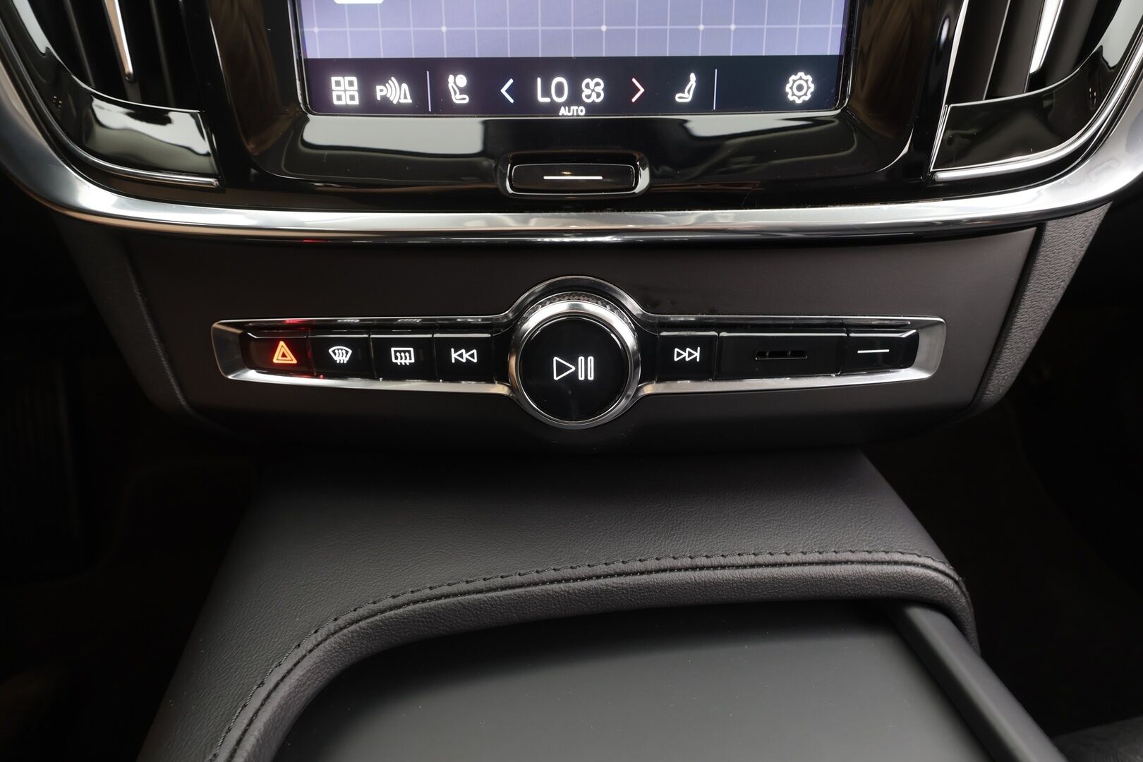 Volvo V90 2023 B4 MHEV Business Core aut - | 1-om Suomi-auto| Webasto | Koukku | ACC | LED | P.Tutka | Puolinahat | Navi | Kaistavahti | Keyless | Apple&Android | Kahdet renkaat | Merkkihuollot | 