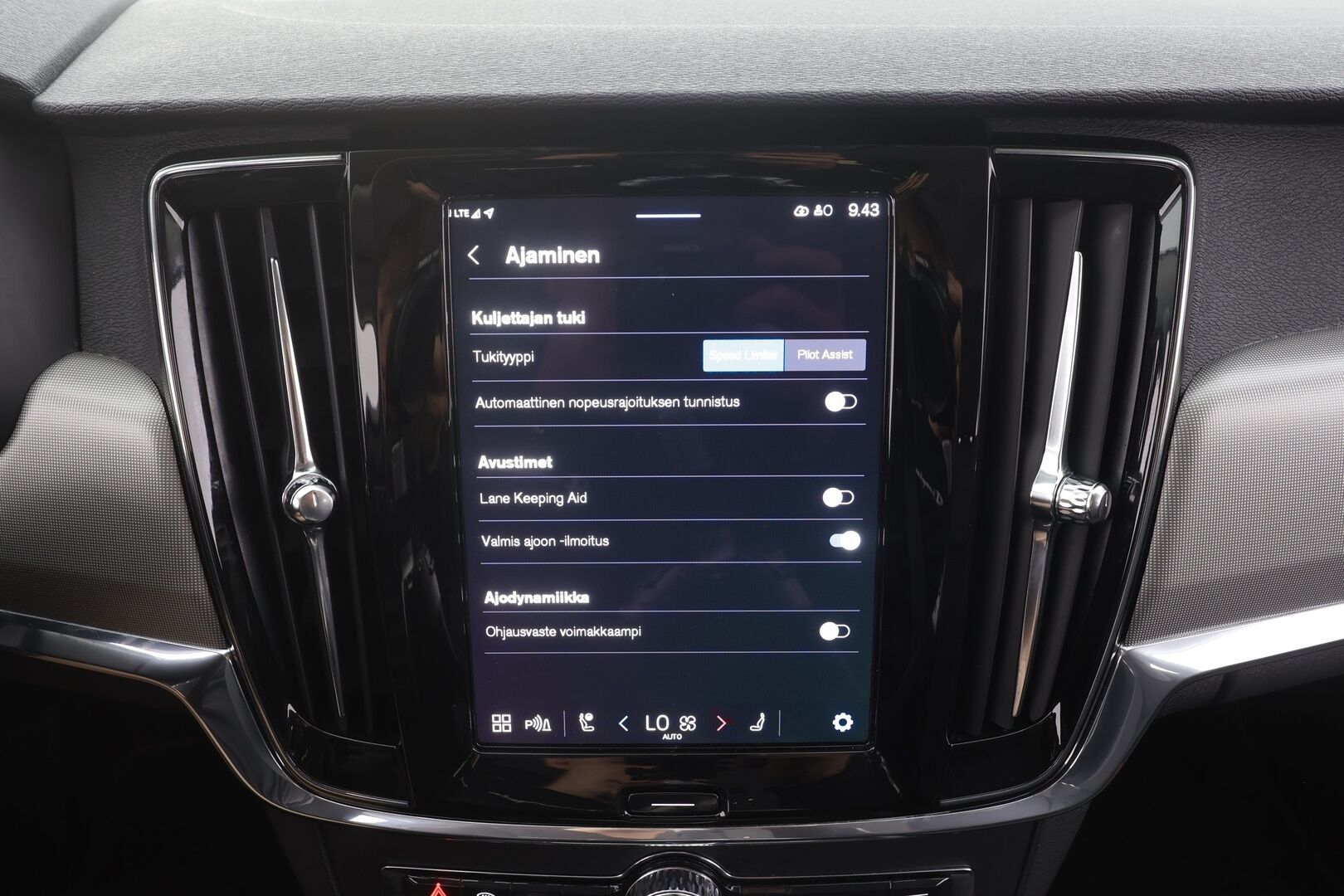 Volvo V90 2023 B4 MHEV Business Core aut - | 1-om Suomi-auto| Webasto | Koukku | ACC | LED | P.Tutka | Puolinahat | Navi | Kaistavahti | Keyless | Apple&Android | Kahdet renkaat | Merkkihuollot | 