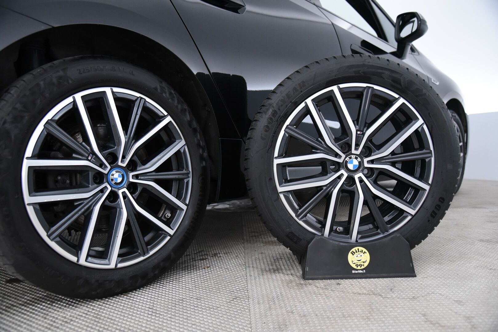 BMW 225 2023 U06 Active Tourer 225e xDrive Charged Edition M Sport / ACC/ H&K / Widescreen / P-kamera / - 3,99 % KORKOTARJOUS TÄHÄN AUTOON 21.9. ASTI! - 1-om Suomi-auto / Tehtaan vetokoukku / Merkkiliikkeen huoltohistoria / 2x BMW aluvanteet / 