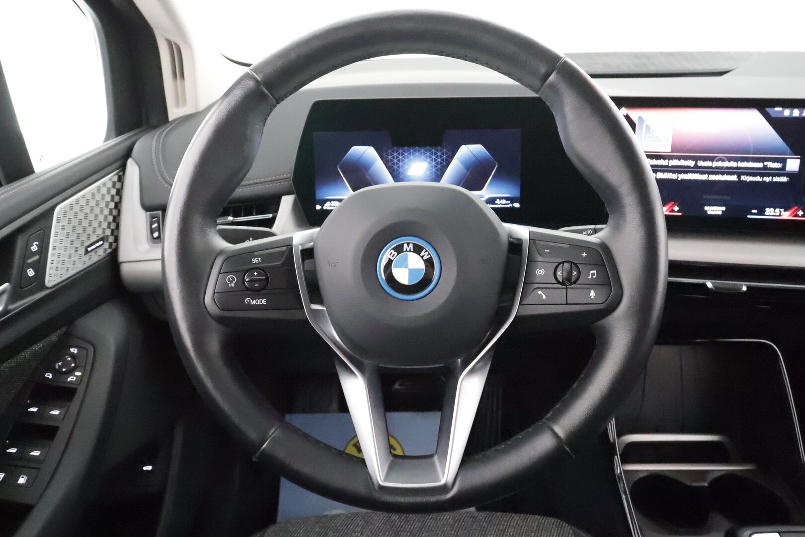 BMW 225 2023 U06 Active Tourer 225e xDrive Charged Edition * ACC / H&K / Comfort Access / P.kamera / Adapt.LED / Navi * - 1.Om Suomi-auto / Kahdet renkaat aluvanteilla - HULLU BLACKWEEK KORKOTARJOUS 2,49%