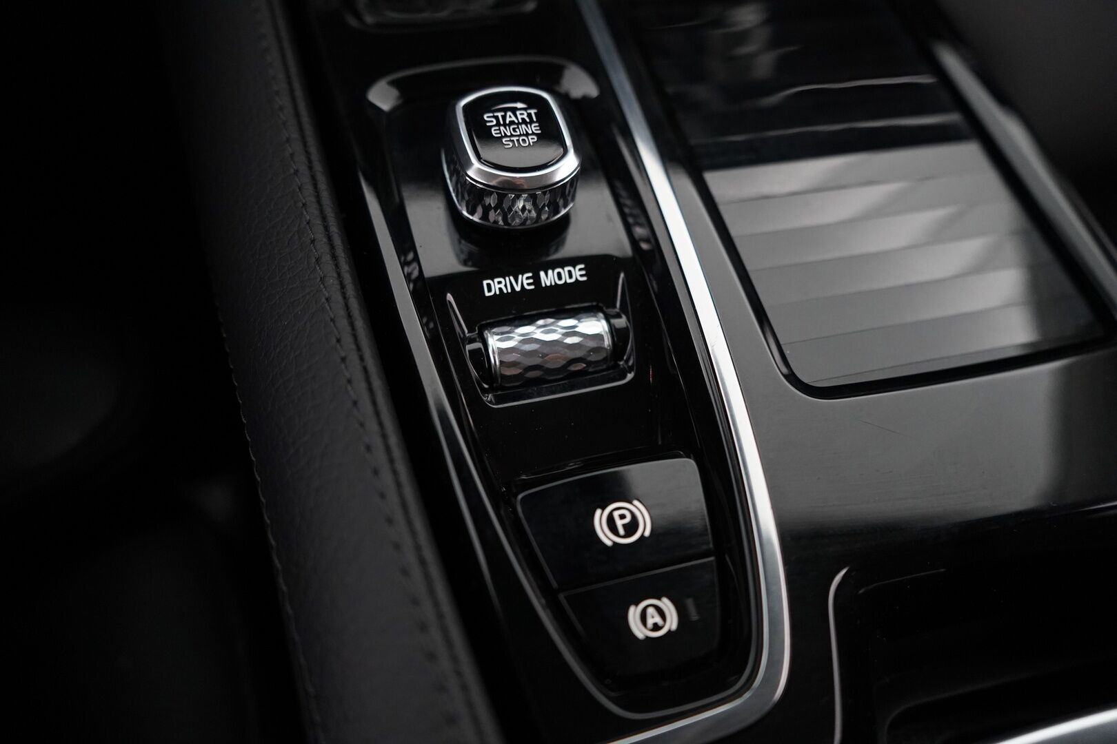 Volvo S60 2021 T8 Recharge AWD Inscription Business *360-kamera / ACC / HUD / Panorama / H&K / Pilot Assist / Koukku / Nahat muistilla* - 3,99 % KORKOTARJOUS TÄHÄN AUTOON - 31.5. ASTI! - Merkkihuollettu / Viimeisin huolto 3/2025 / Kahdet vanteet / Super-varusteet 