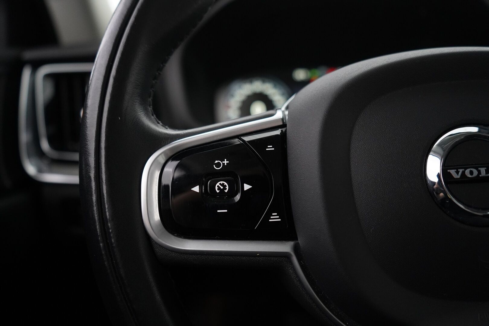 Volvo S60 2021 T8 Recharge AWD Inscription Business *360-kamera / ACC / HUD / Panorama / H&K / Pilot Assist / Koukku / Nahat muistilla* - 3,99 % KORKOTARJOUS TÄHÄN AUTOON - 31.5. ASTI! - Merkkihuollettu / Viimeisin huolto 3/2025 / Kahdet vanteet / Super-varusteet 