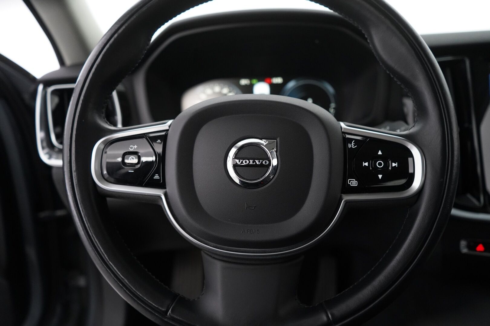 Volvo S60 2021 T8 Recharge AWD Inscription Business *360-kamera / ACC / HUD / Panorama / H&K / Pilot Assist / Koukku / Nahat muistilla* - 3,99 % KORKOTARJOUS TÄHÄN AUTOON - 31.5. ASTI! - Merkkihuollettu / Viimeisin huolto 3/2025 / Kahdet vanteet / Super-varusteet 
