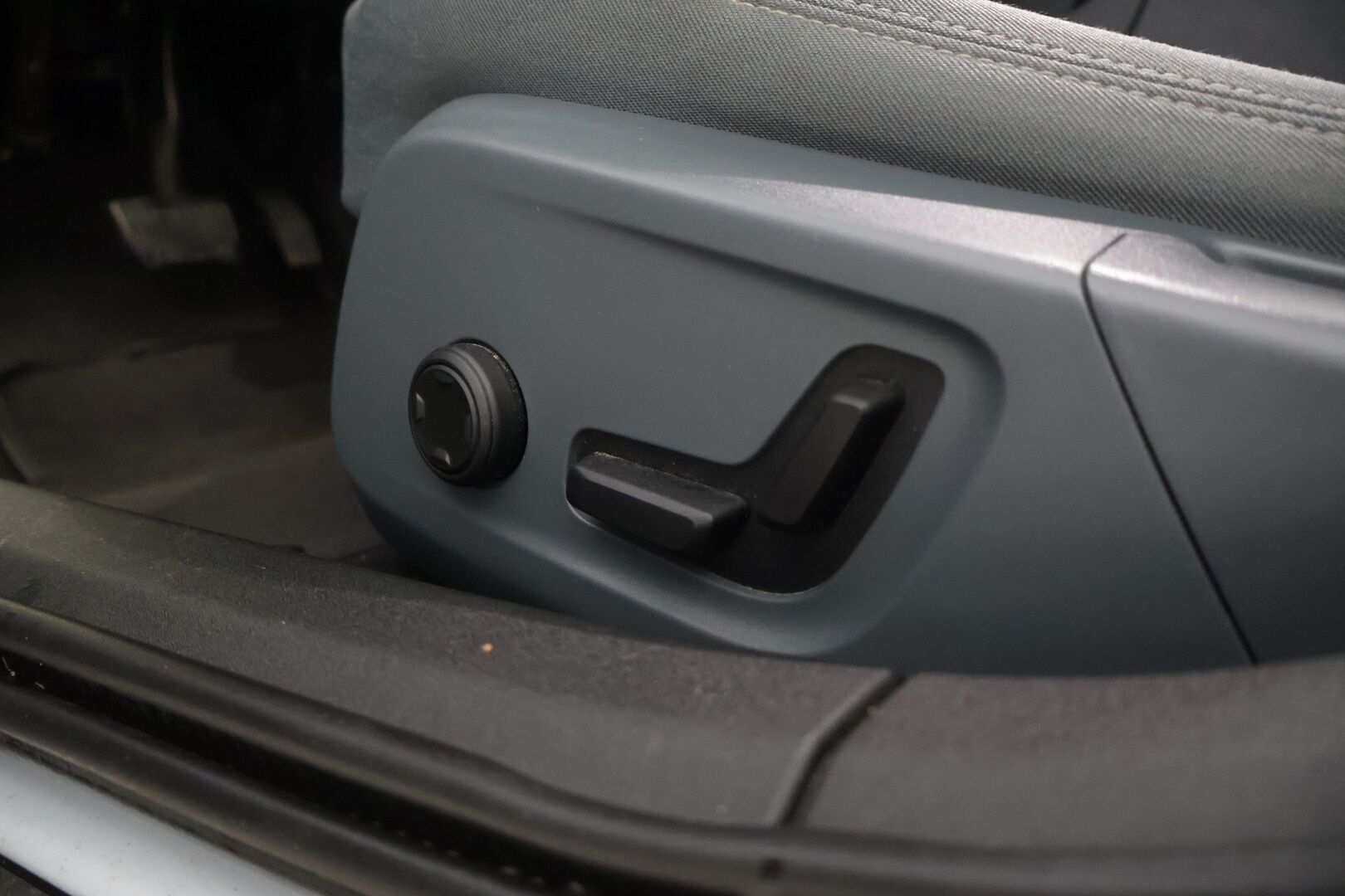POLESTAR 2 2021 Launch Edition, 300kW, 78kWh *Pilot Plus / Vetokoukku / 360-kamera / Harman&Kardon* - *Juuri huollettu 9/25 / 2x Renkaat alumiinivantein / 20" vanteet kesäksi ja talveksi 19" / Panorama*
