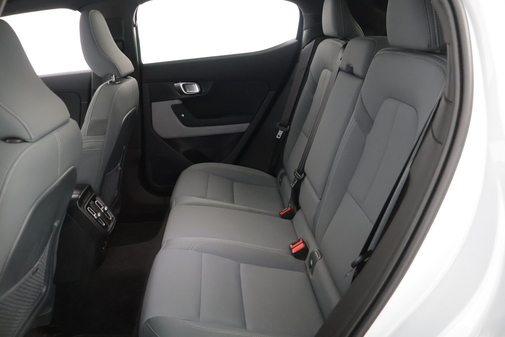 POLESTAR 2 2021 Launch Edition, 300kW, 78kWh *Pilot Plus / Vetokoukku / 360-kamera / Harman&Kardon* - *Juuri huollettu 9/25 / 2x Renkaat alumiinivantein / 20" vanteet kesäksi ja talveksi 19" / Panorama*