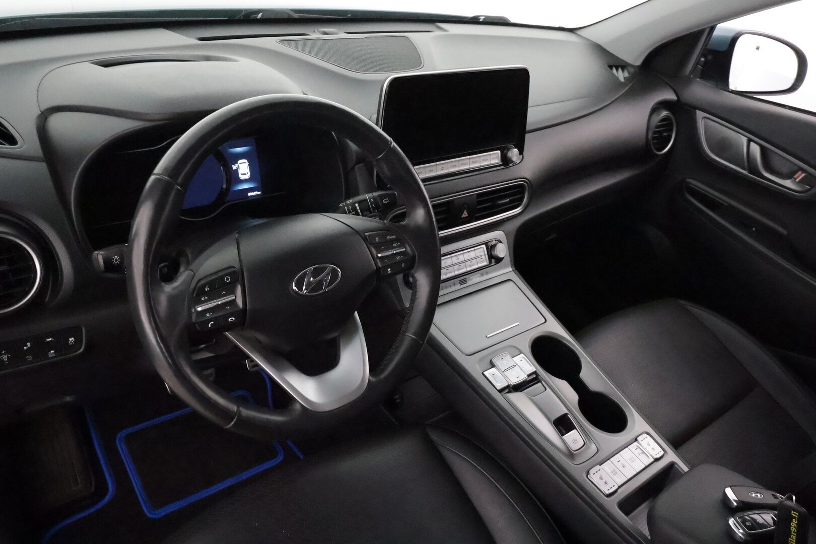 HYUNDAI KONA 2020 Electric 64 kWh 204hk advance plus **HUD / Adapt.vakkari / Krell Audio / P.kamera / Ilmastoidut nahat / KeylessGo** - Merkkihuollettu / Kahdet renkaat aluvanteilla / Ratinlämmitin / Lämpöpumppu / Sähköpenkit