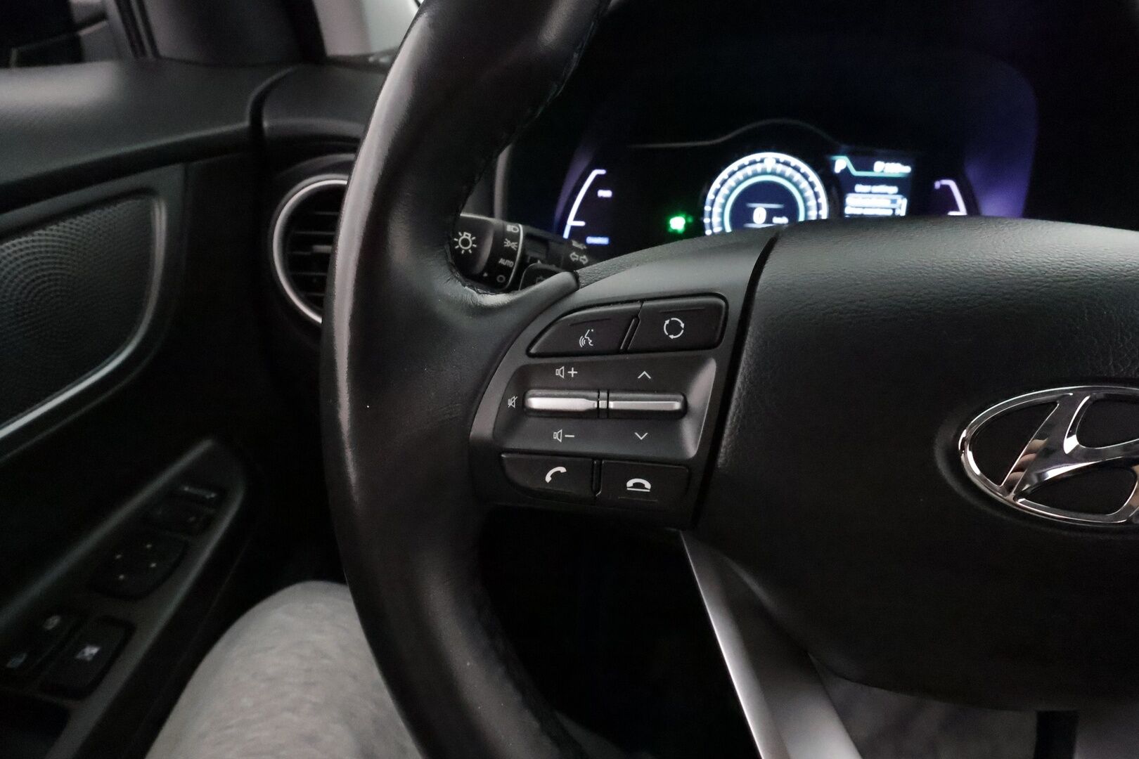 HYUNDAI KONA 2020 Electric 64 kWh 204hk advance plus **HUD / Adapt.vakkari / Krell Audio / P.kamera / Ilmastoidut nahat / KeylessGo** - Merkkihuollettu / Kahdet renkaat aluvanteilla / Ratinlämmitin / Lämpöpumppu / Sähköpenkit