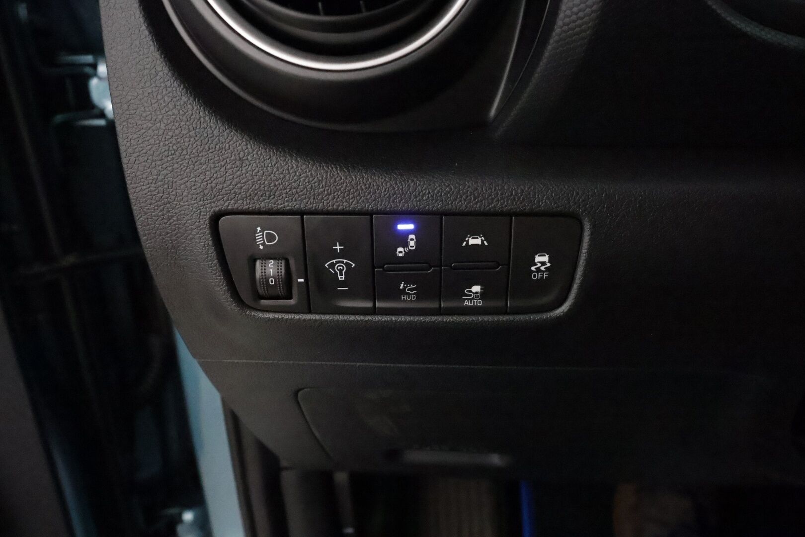 HYUNDAI KONA 2020 Electric 64 kWh 204hk advance plus **HUD / Adapt.vakkari / Krell Audio / P.kamera / Ilmastoidut nahat / KeylessGo** - Merkkihuollettu / Kahdet renkaat aluvanteilla / Ratinlämmitin / Lämpöpumppu / Sähköpenkit