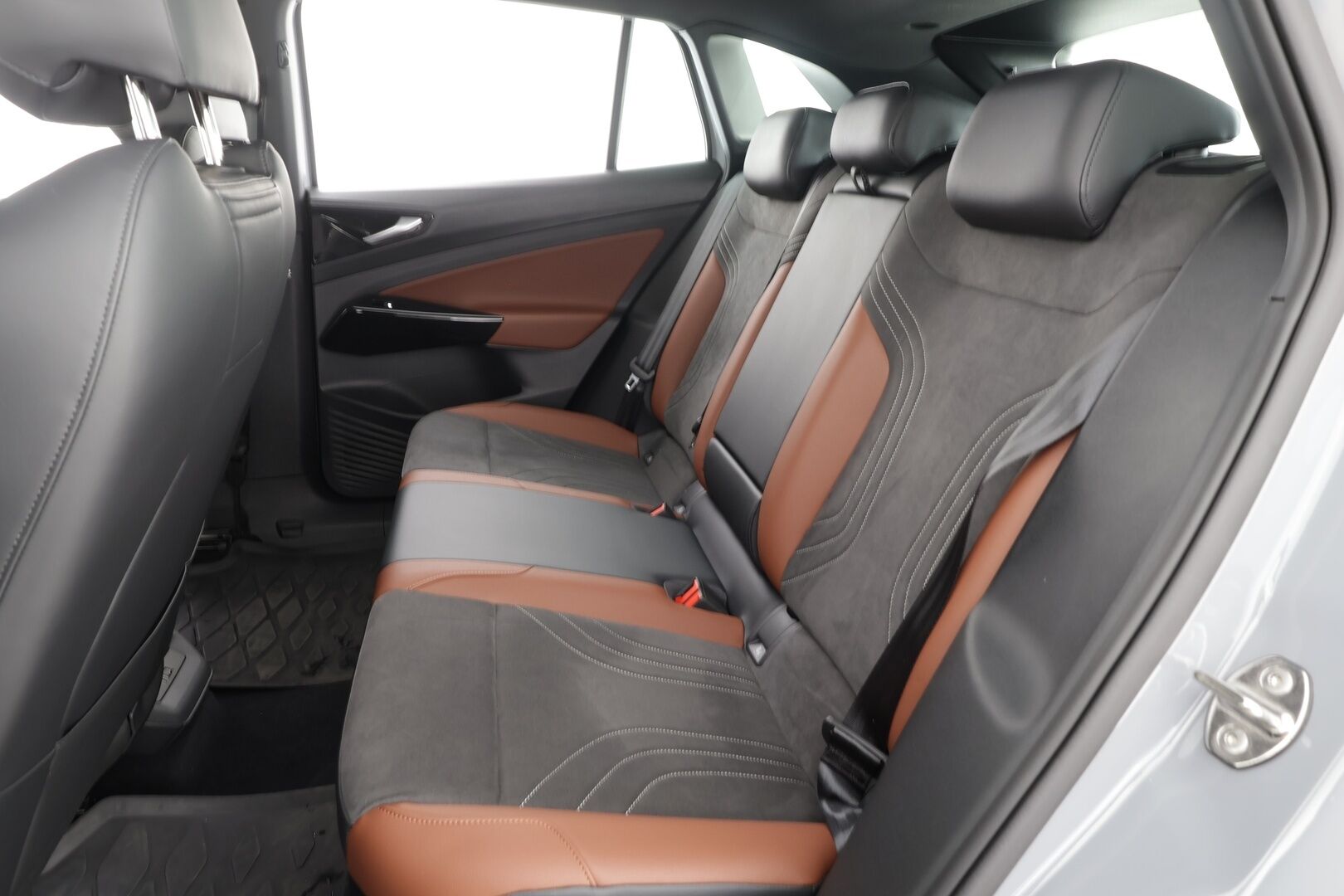 Volkswagen ID.4 2023 Pro 128 kW, akku 77 kWh - | ACC | ILP | Nahka-alcantara | 360° | Travel Assist | Side Assist | Lämm. ratti | Lämm. tuulilasi | Sähk. takaluukku | 2x renkaat vanteineen |